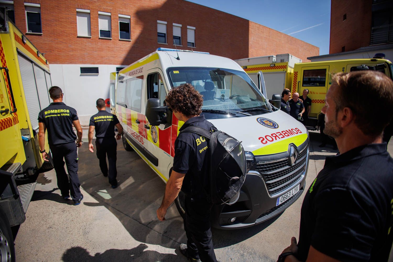 Bomberos de la provincia de Cádiz, saliendo para Galicia.