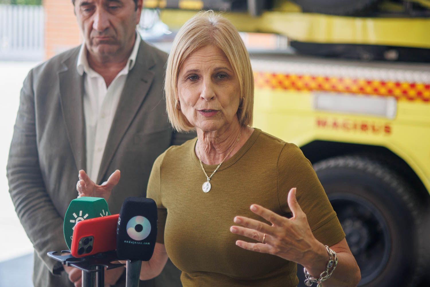La alcaldesa de Jerez, María José García-Pelayo, hablando del plan de pago a proveedores.