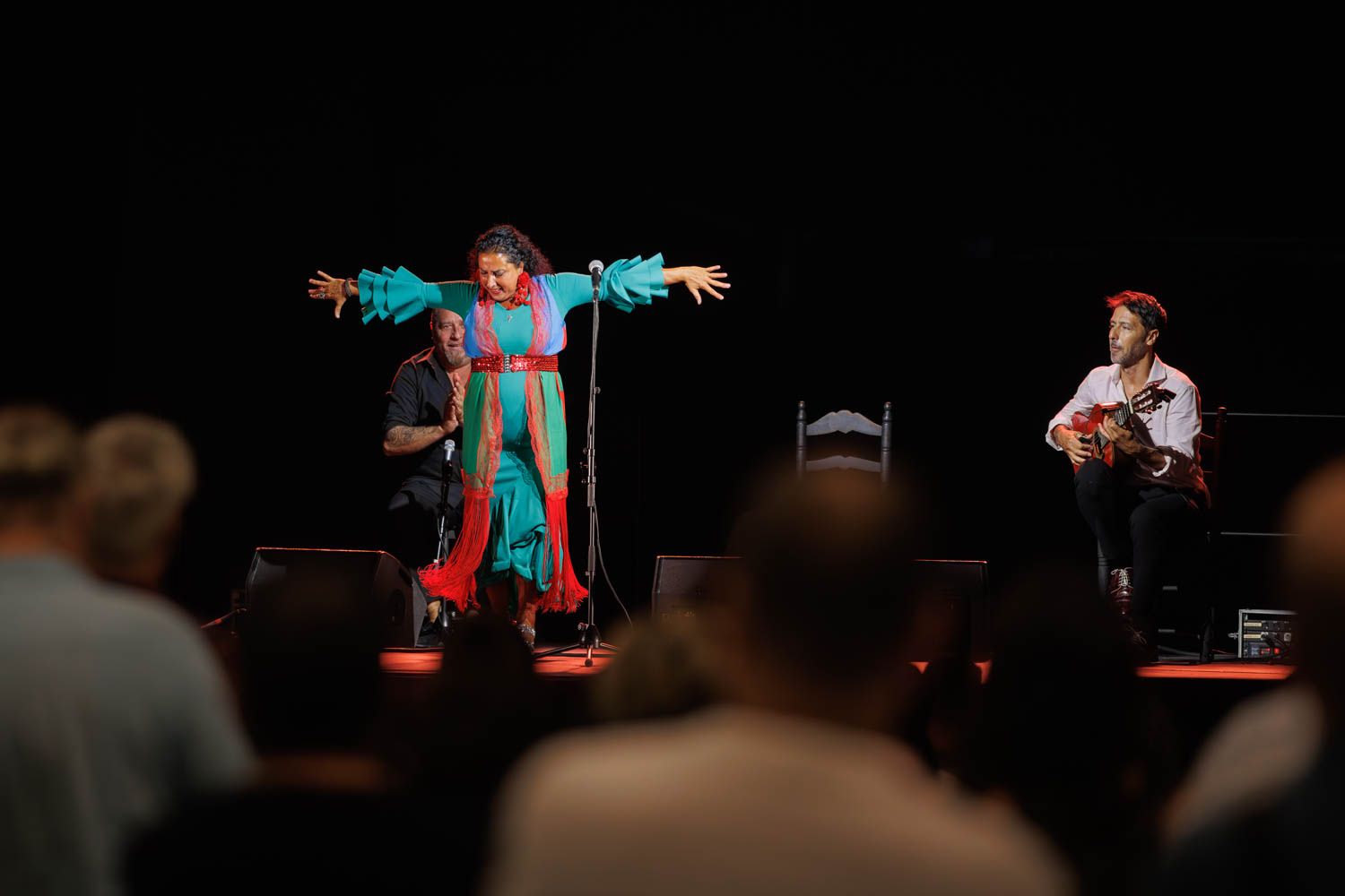 Eva finalizando el recital con un baile.