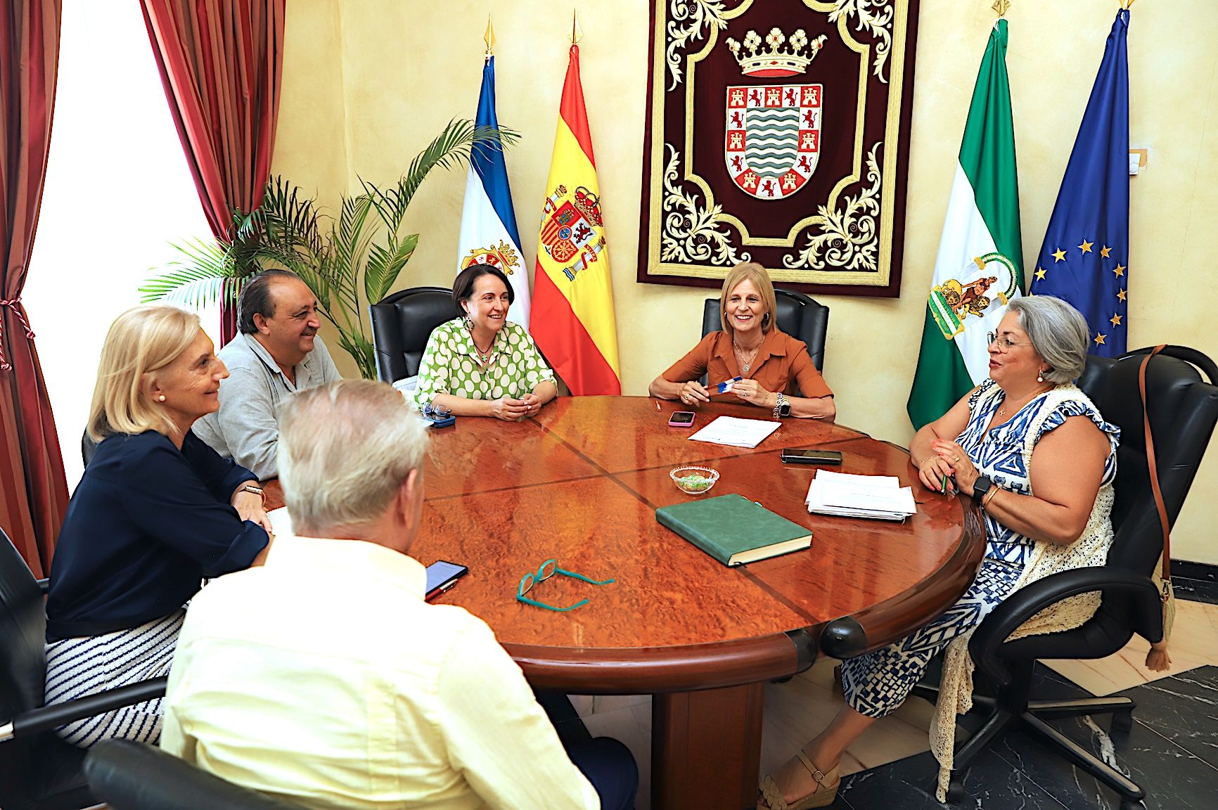 Reunión de la alcaldesa con la Asociación de Reyes Magos.