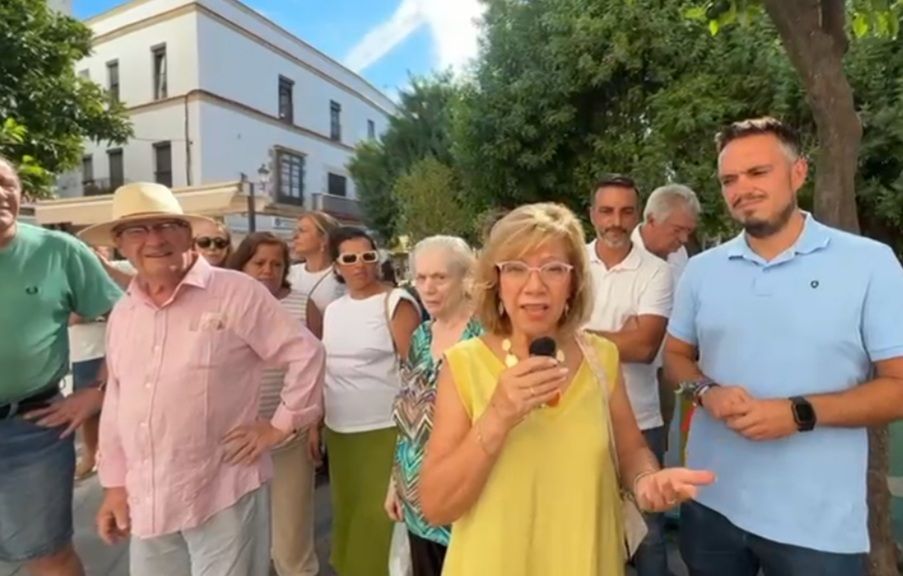 Carmen Collado, concejal socialista, en el Centro de Día de Las Angustias.