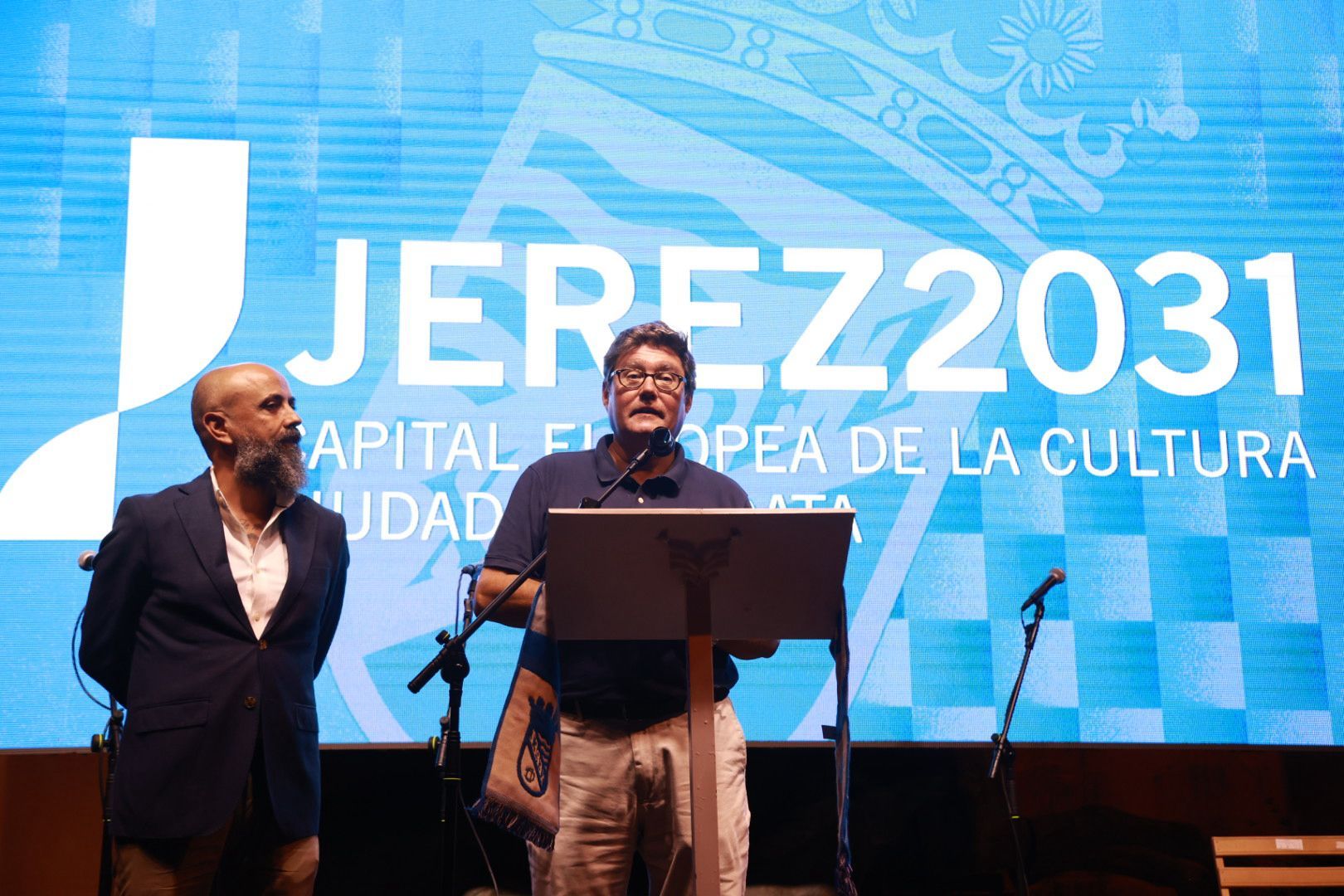 Imagen del acto de presentación de las nuevas camisetas del Xerez CD.