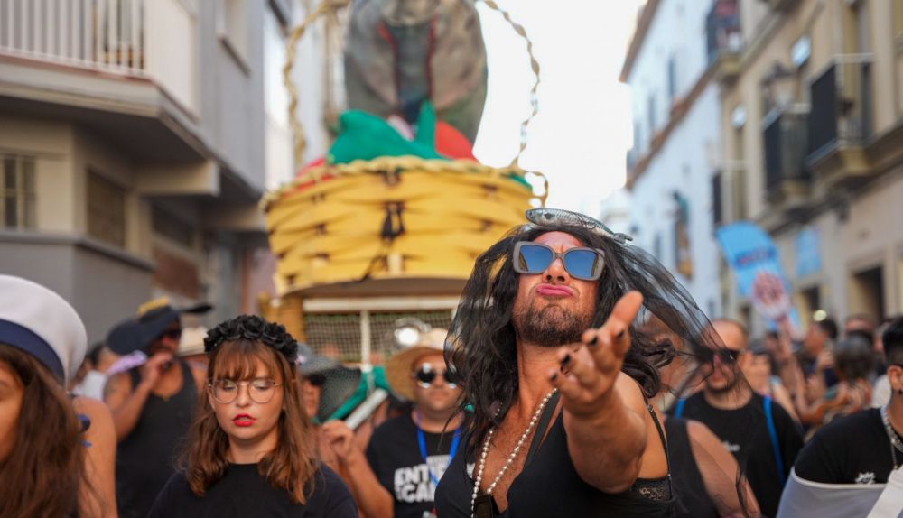 Participantes en el entierro de la caballa.