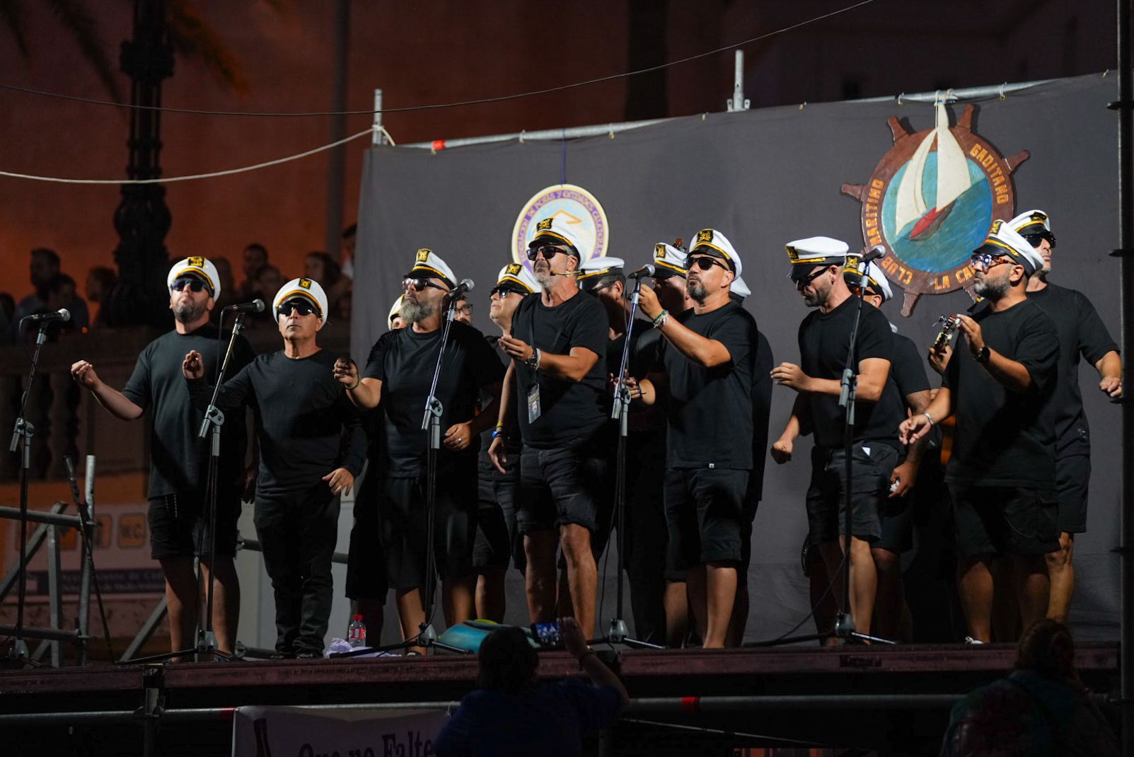 La actuación de la chirigota de Vera Luque.