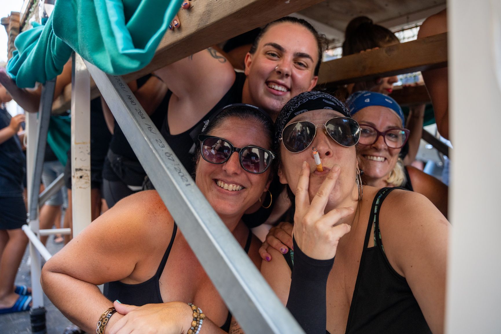 grupo de cargadora debajo de la pariguela