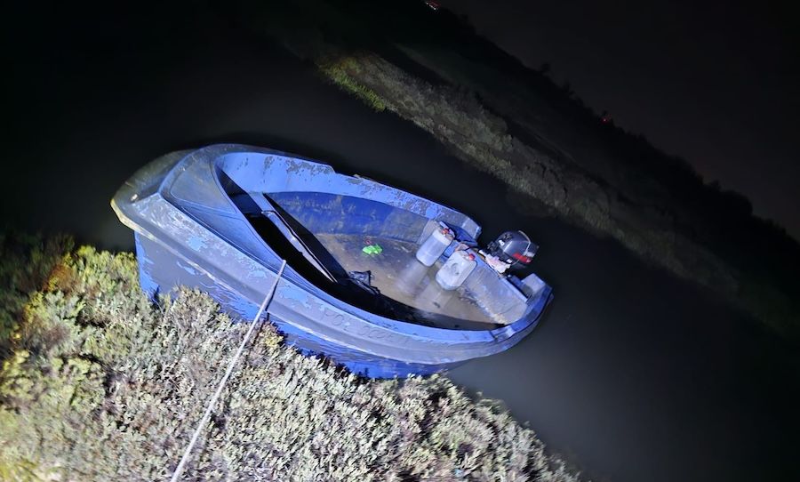 Una embarcación utilizada para suministrar combustible a narcolanchas en Sancti Petri.