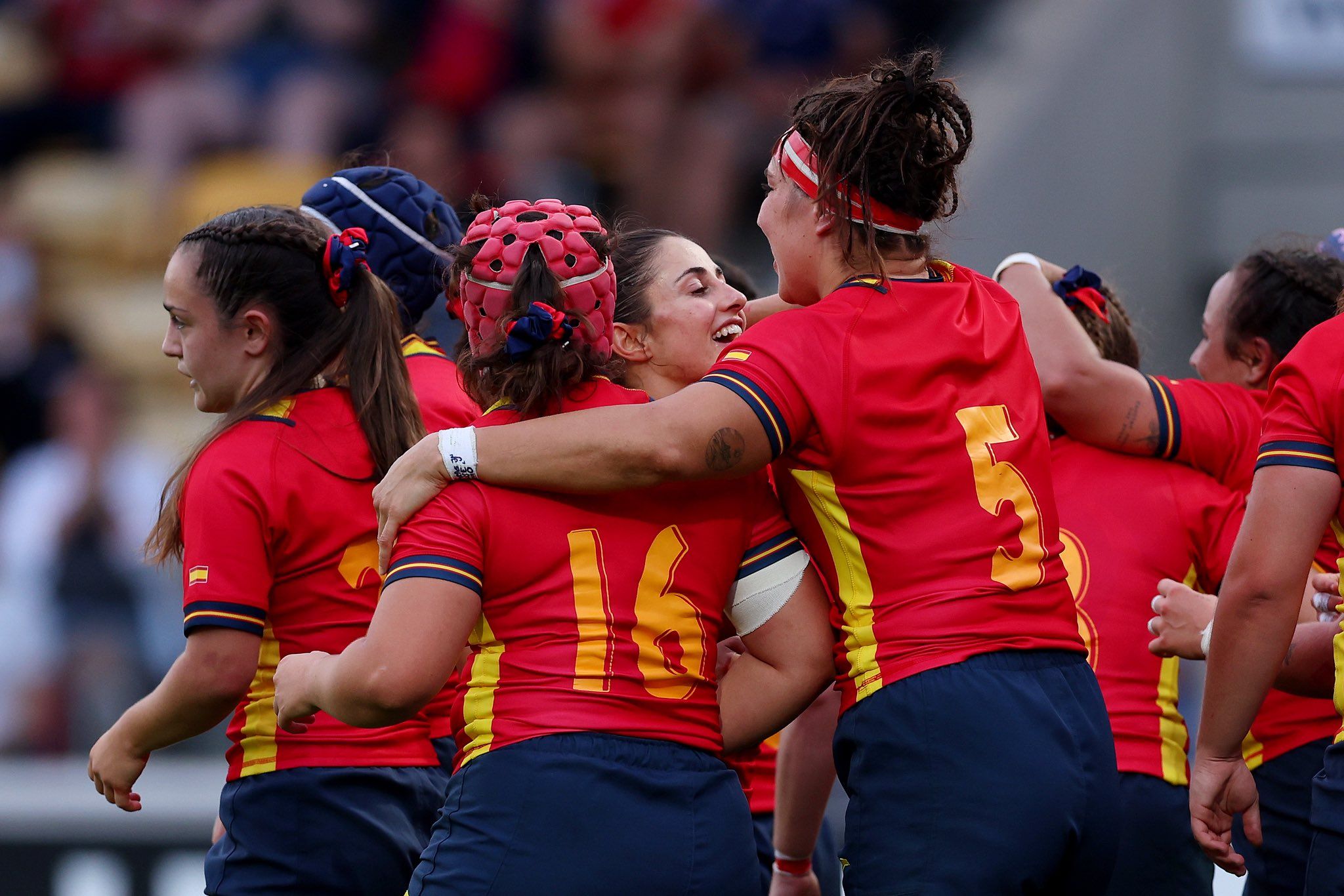 La selección de rugby celebrando el ensayo.