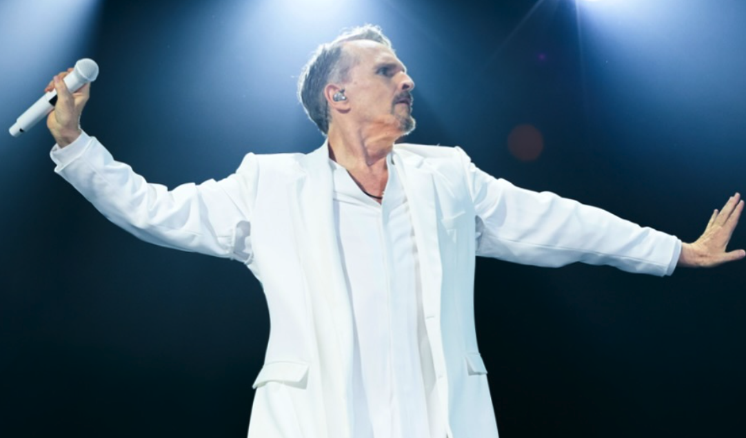 El cantante Miguel Bosé, durante una actuación.