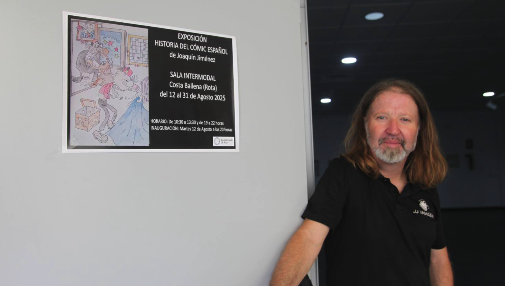 Joaquín Jiménez, en su exposición de cómics.