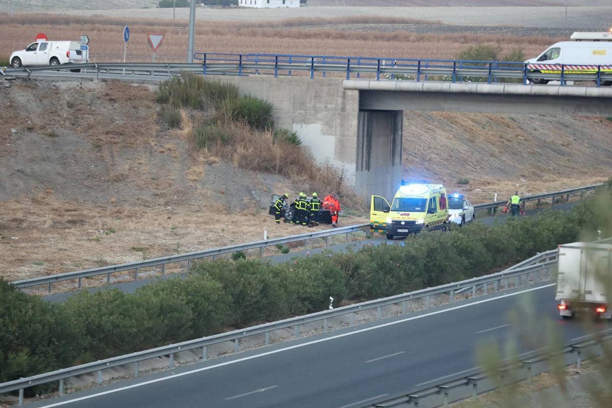 Bomberos, sanitarios y Guardia Civil, en la zona.