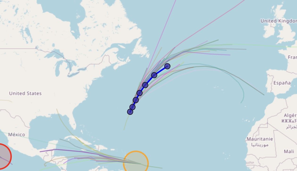 La tormenta Fernand, en estos momentos sobre el Atlántico, mostrándose con puntos azules su trayectoria.