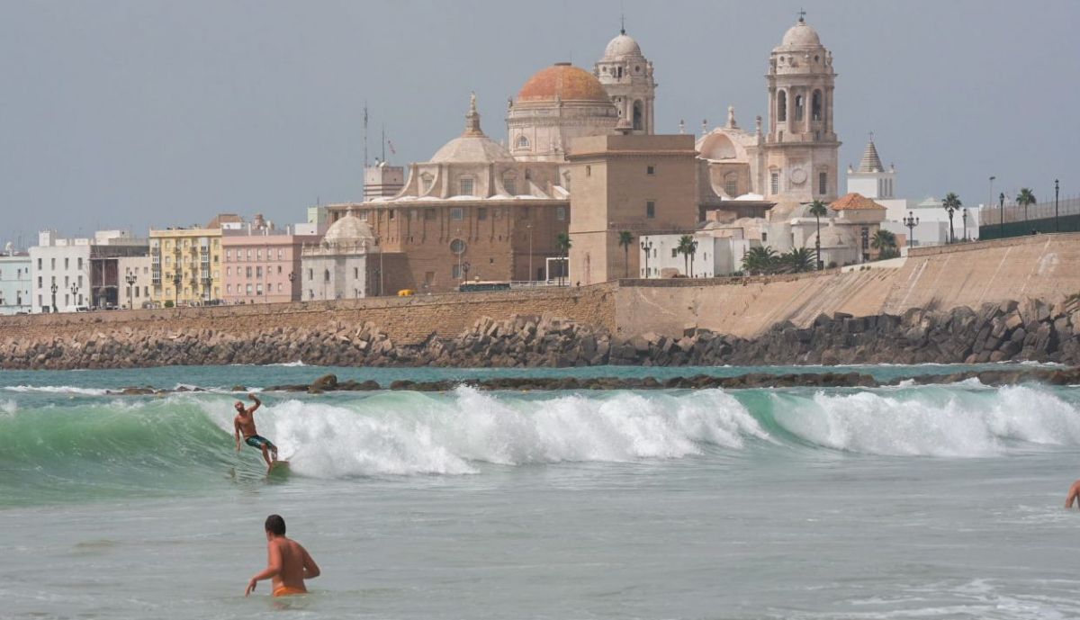 Mar de Fondo   Playa de Santa María  y la playa de la victoria  104