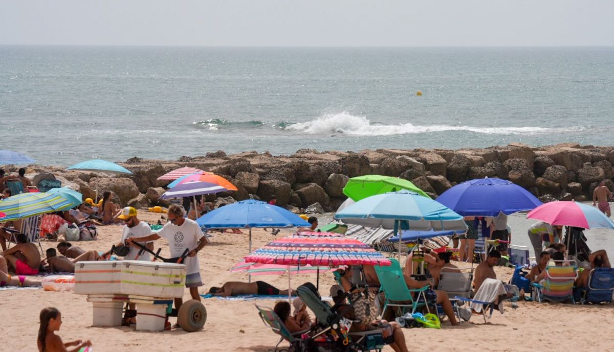 Ambiente de playa en Cádiz, este agosto.