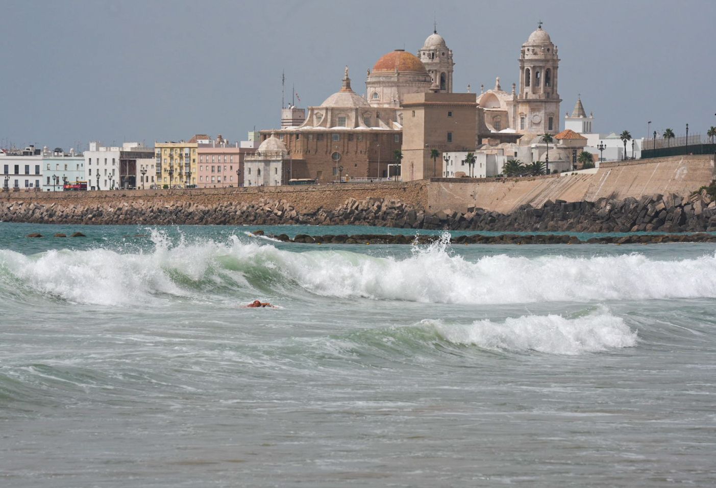 Cádiz estrena este Domingo de Ramos su pretemporada de playa. Cádiz estrena este Domingo de Ramos su pretemporada de playa.
