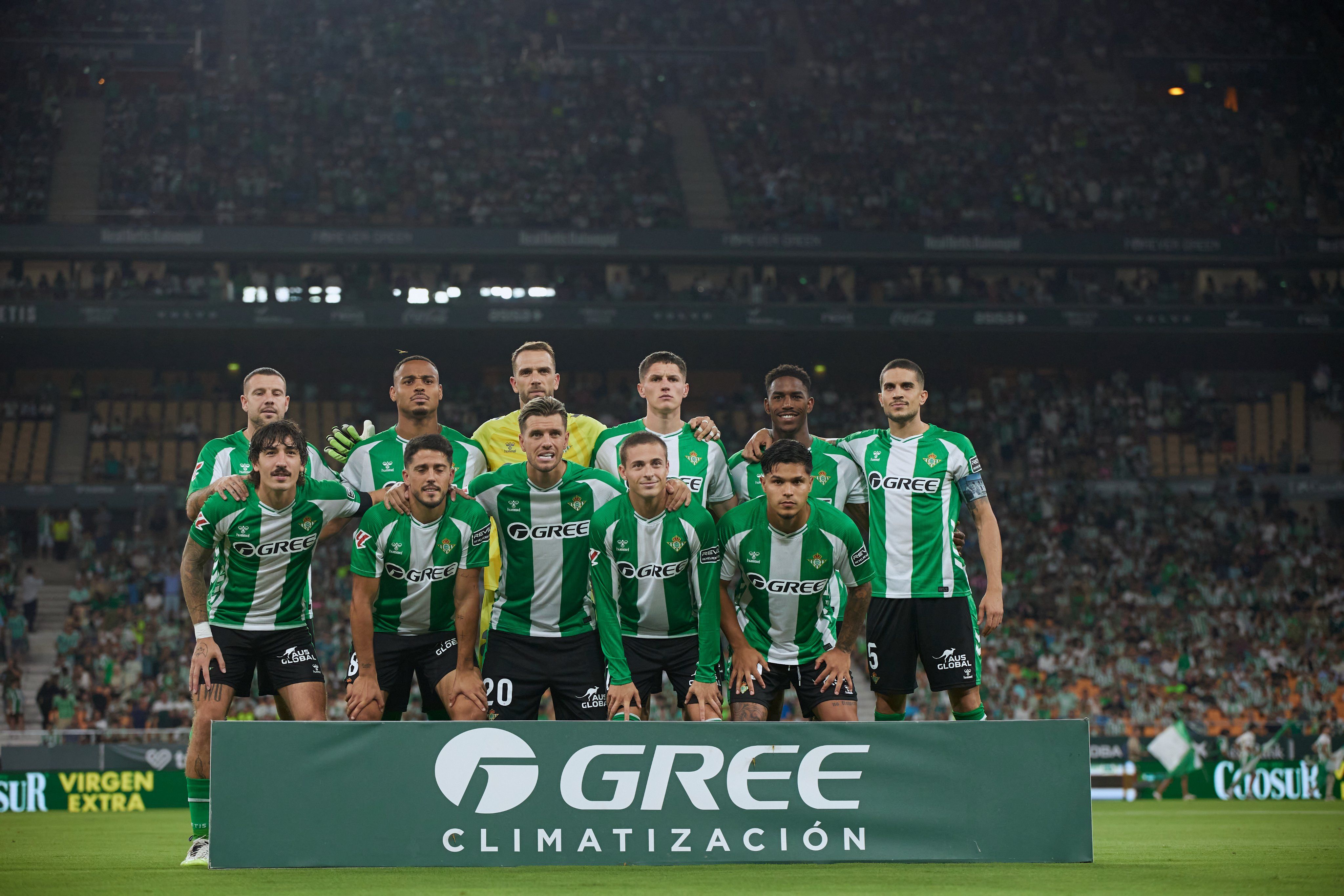 El Betis en su estreno en la Cartuja.