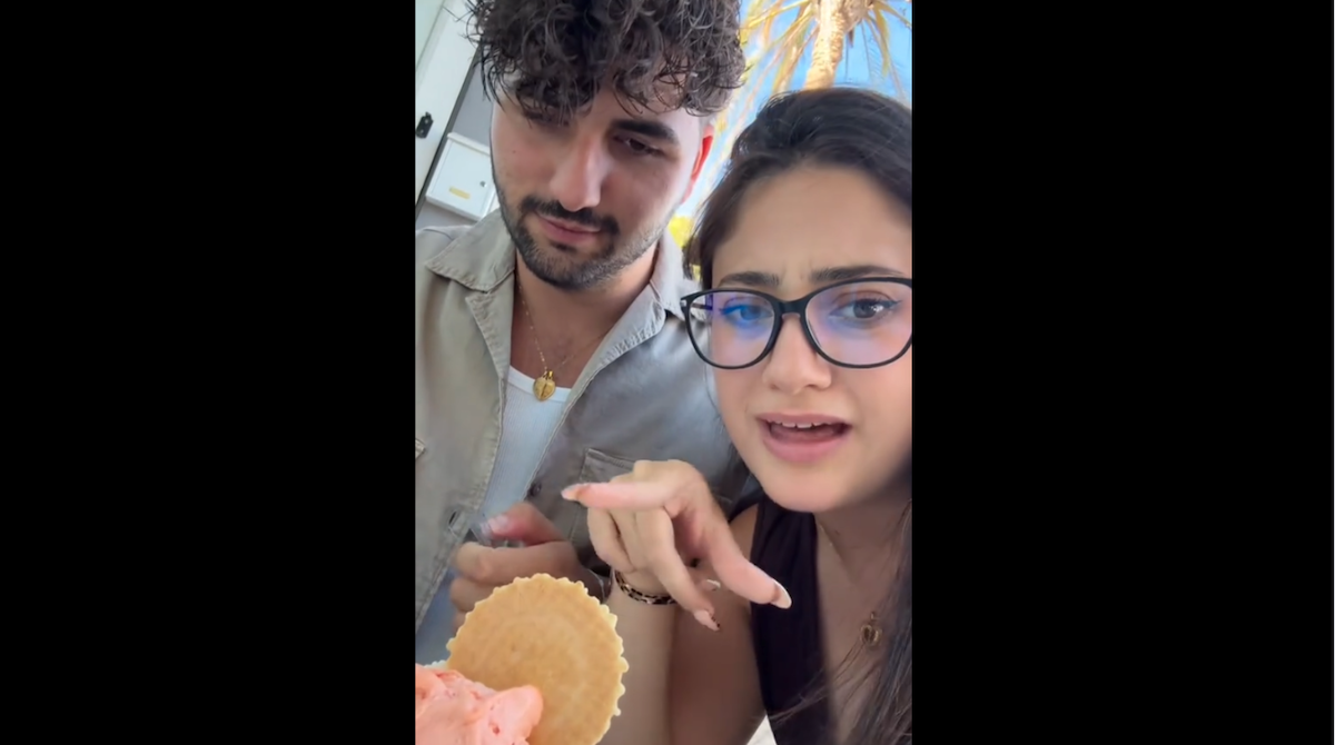 Juan Carlos y Noelia prueban el helado de gazpacho y atún en Algeciras