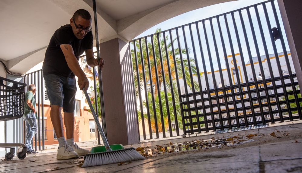 PATRULLA DE LIMPIEZA   PLAZA DE LA MILAGROSA   CADIZ (1)