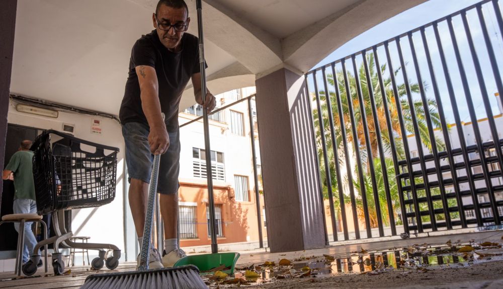 PATRULLA DE LIMPIEZA   PLAZA DE LA MILAGROSA   CADIZ (2)