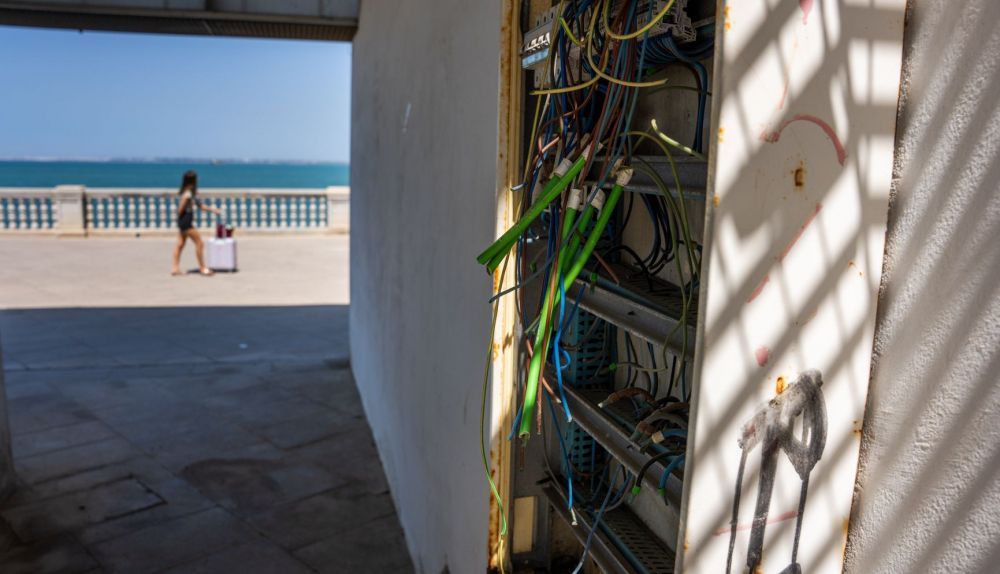 VANDALISMO   SUCIEDAD  CADIZ (22)