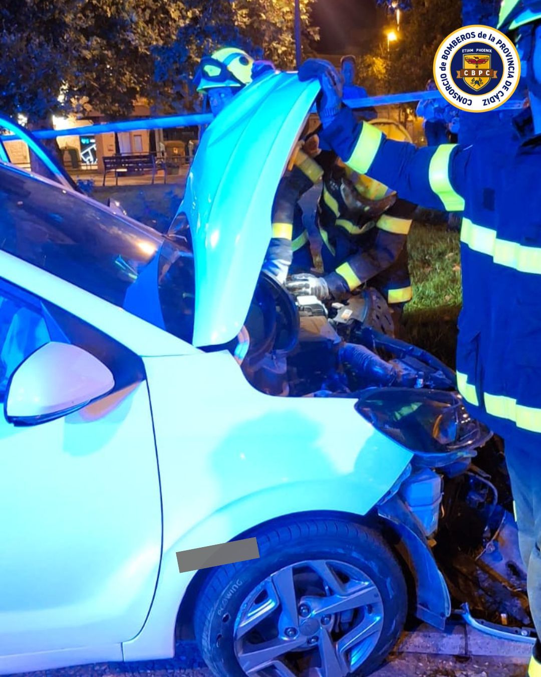 La labor de bomberos en el lugar del suceso.