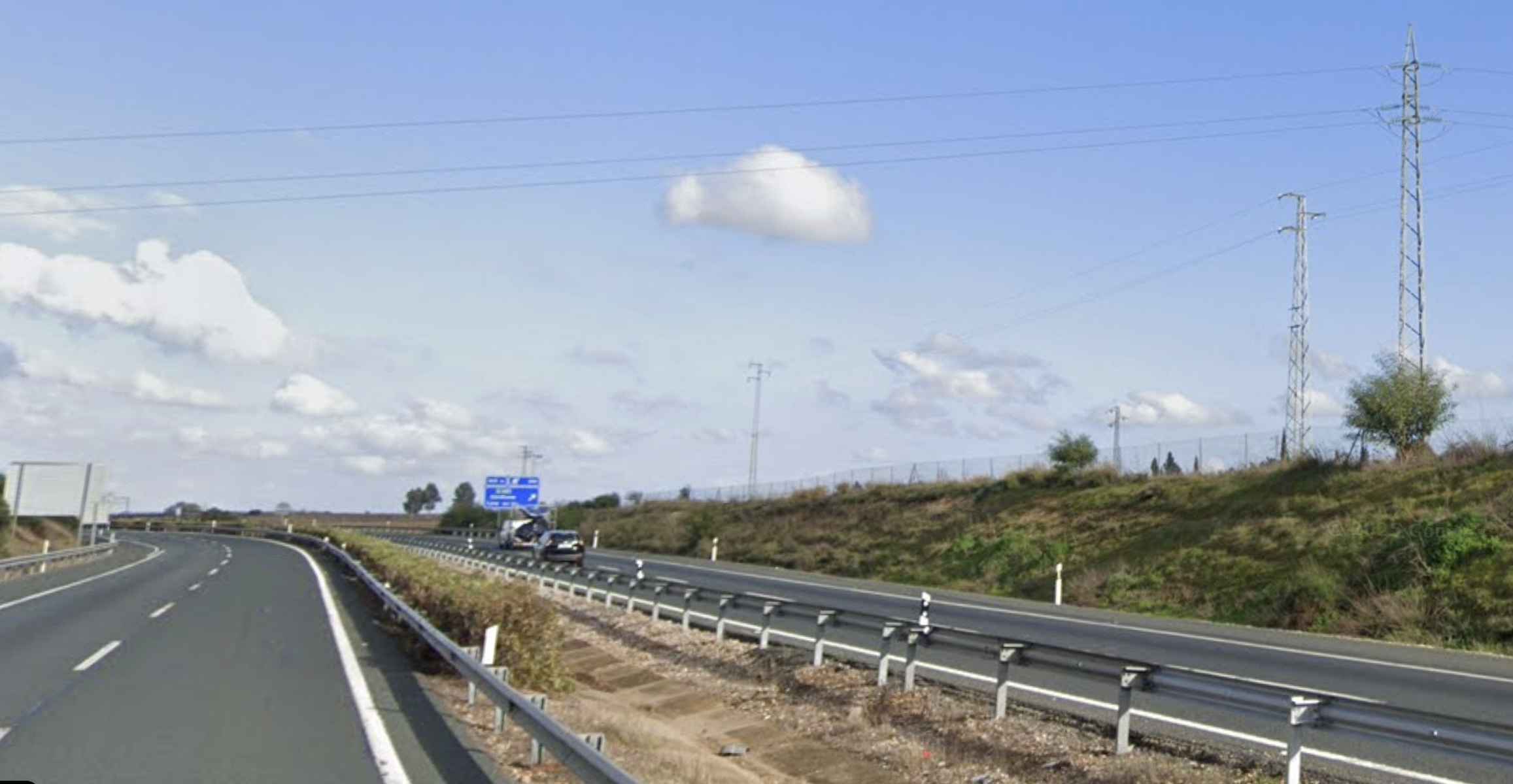 La autovía de A 4, a la altura del término municipal de Carmona, donde ha tenido lugar el trágico suceso.