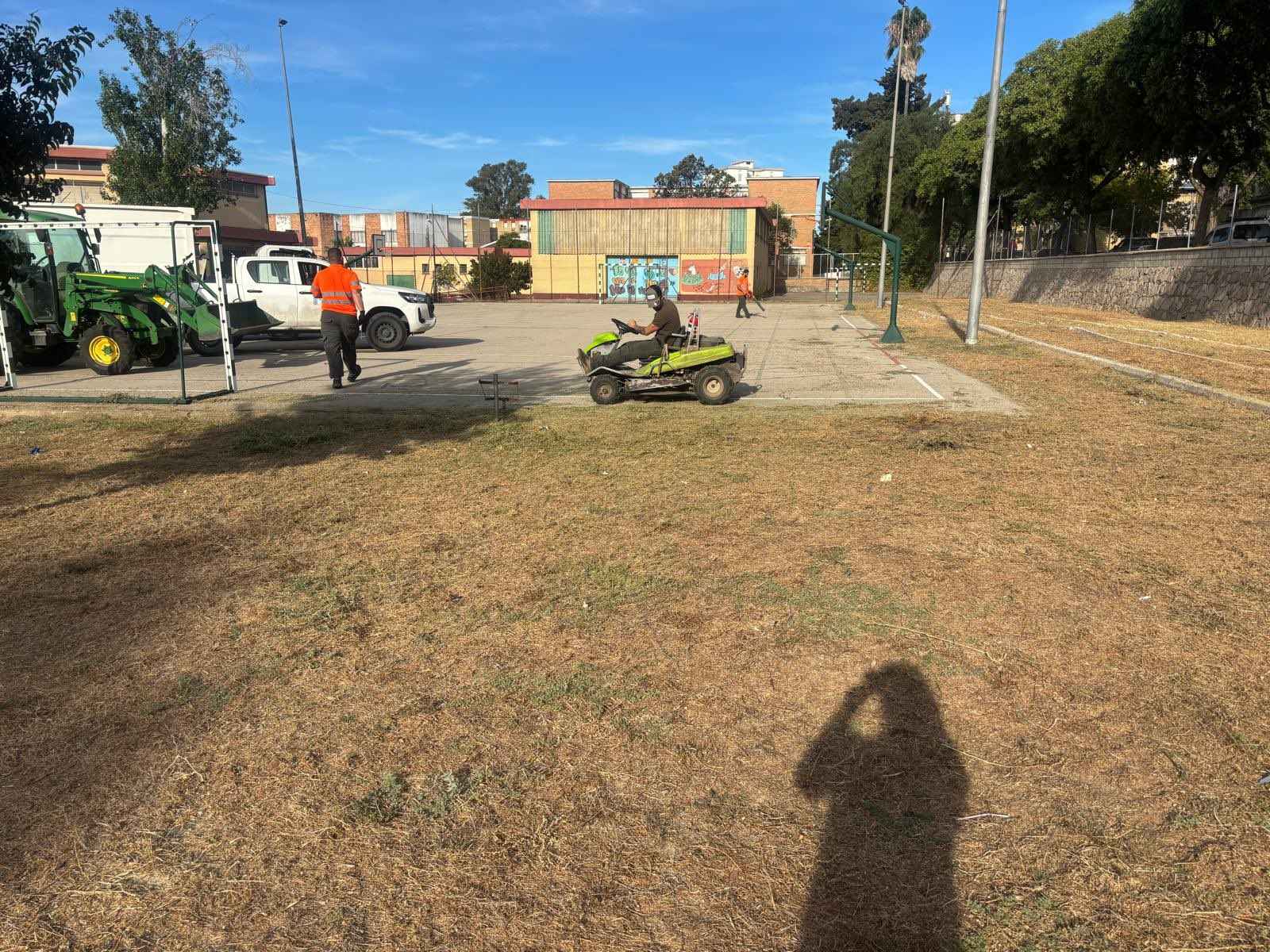 Una imagen de la puesta a punto de un colegio de Jerez.