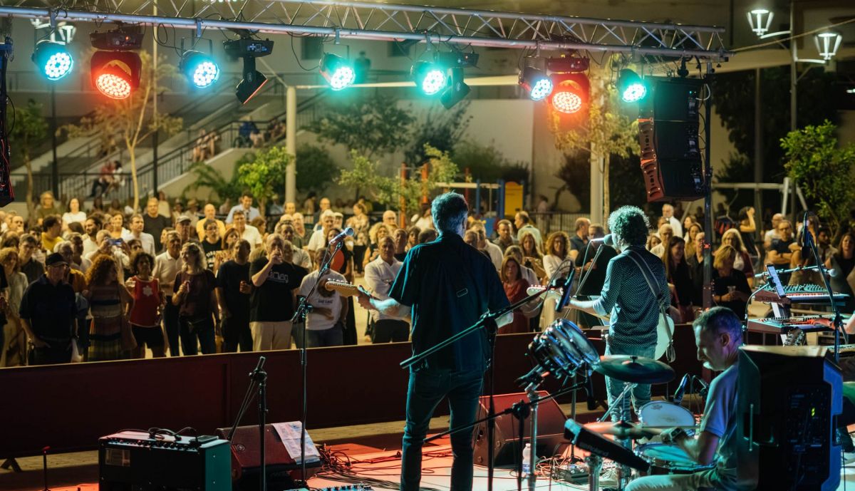 Actuación de Tribute Banda Being Floyd.