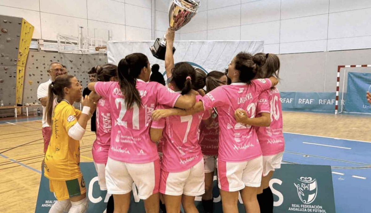 Celebración de las jugadoras del Guadalcacín FSF.   FOTO: RFAF