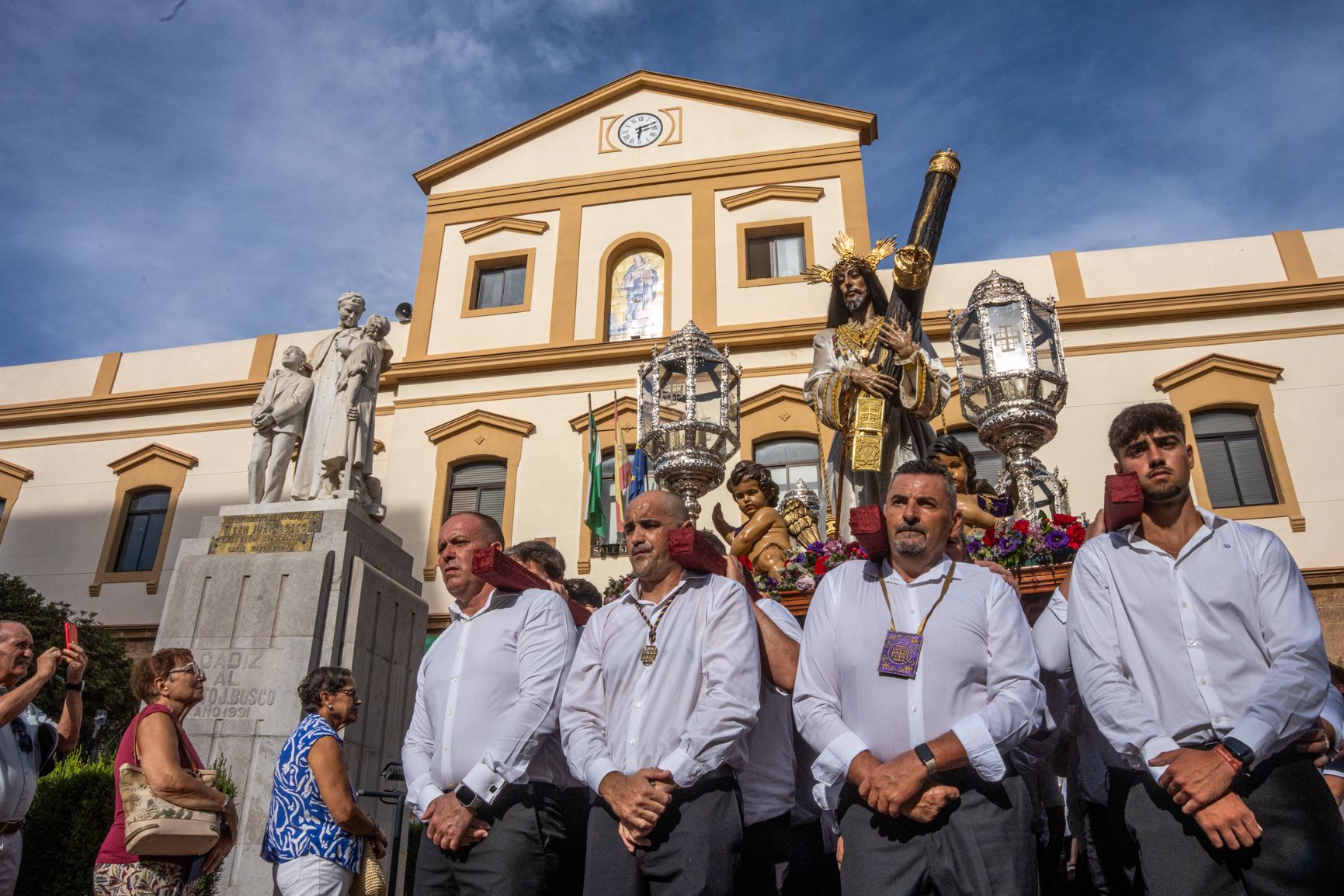 Nazareno saliendo de Santuario de María Auxiliadora