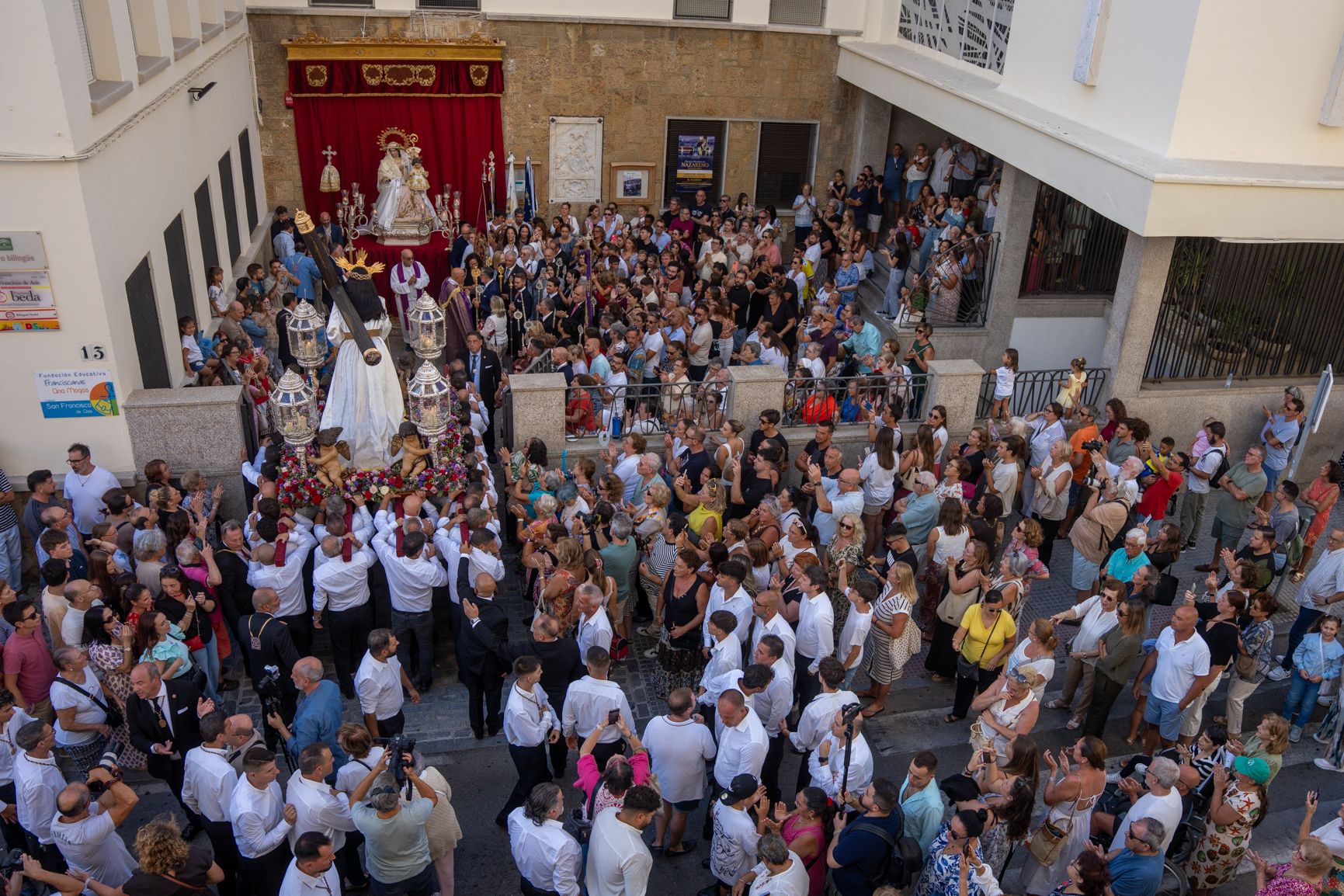 El nazareno con la Divina Pastora