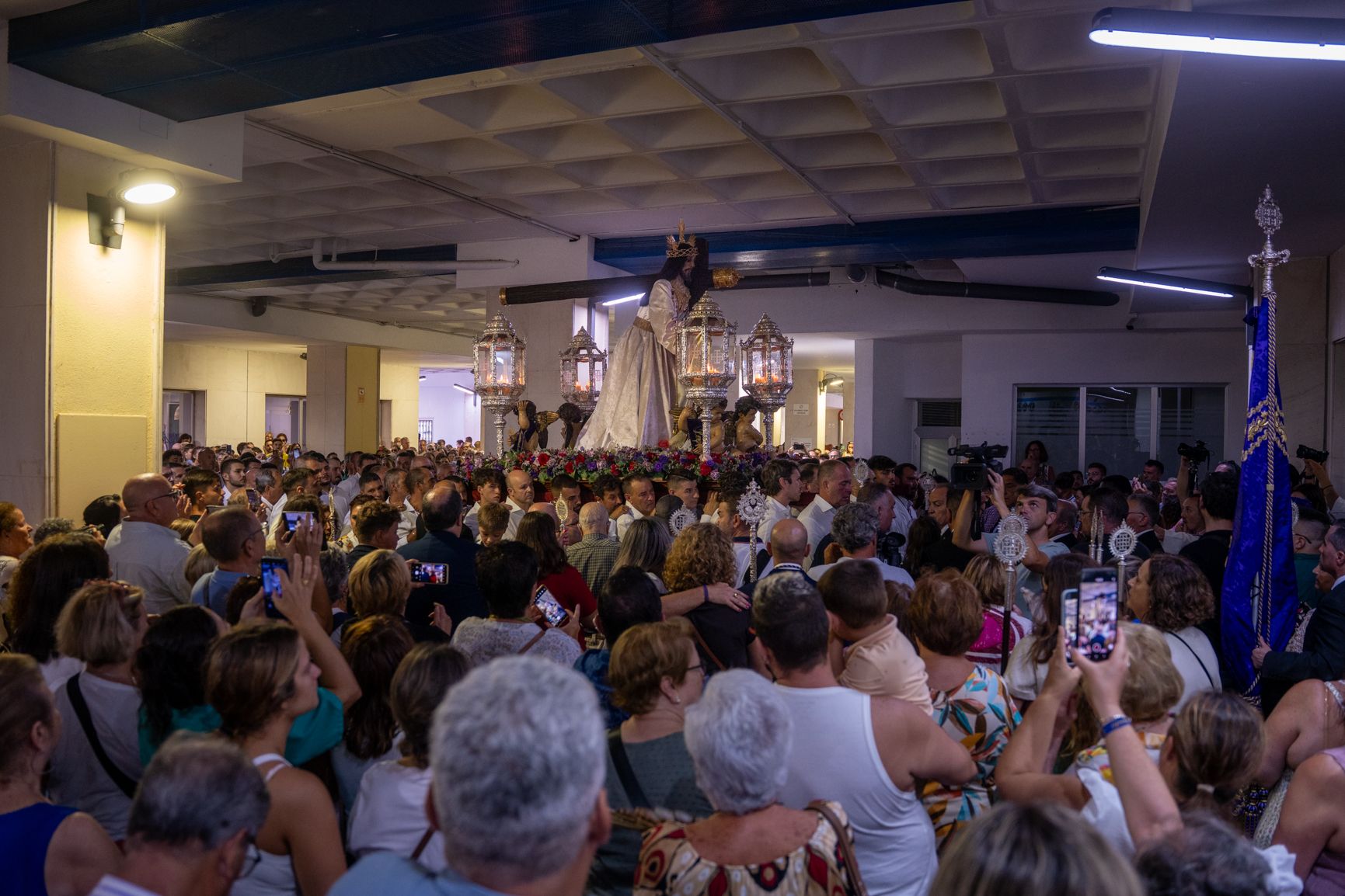Jesús Nazareno llega al Hospital Universitario puerta del Mar