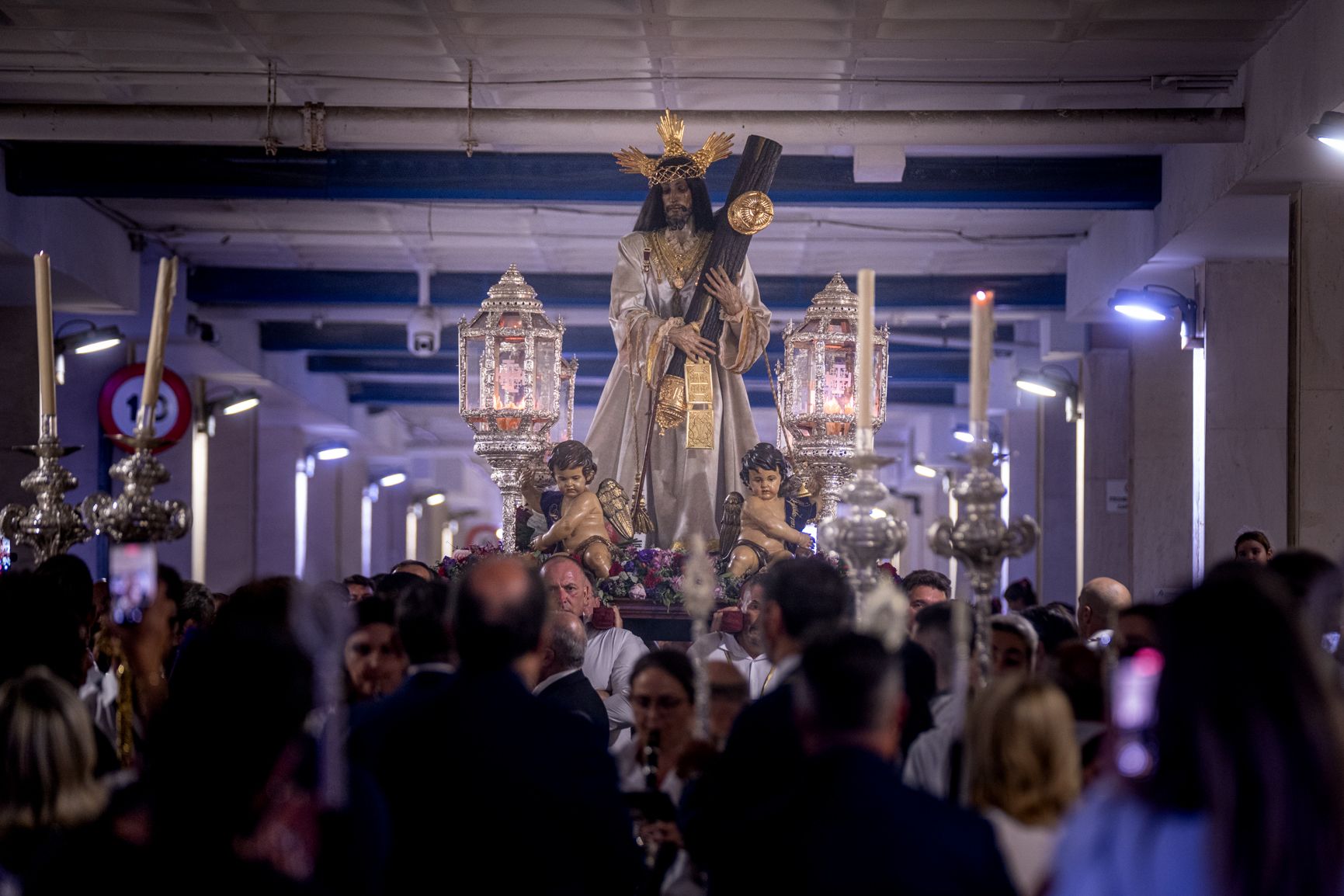 Salida de Jesús Nazareno del Hospital por el tunel