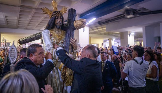 Así ha llegado el Señor de Cádiz al Puerta del Mar. REYNA