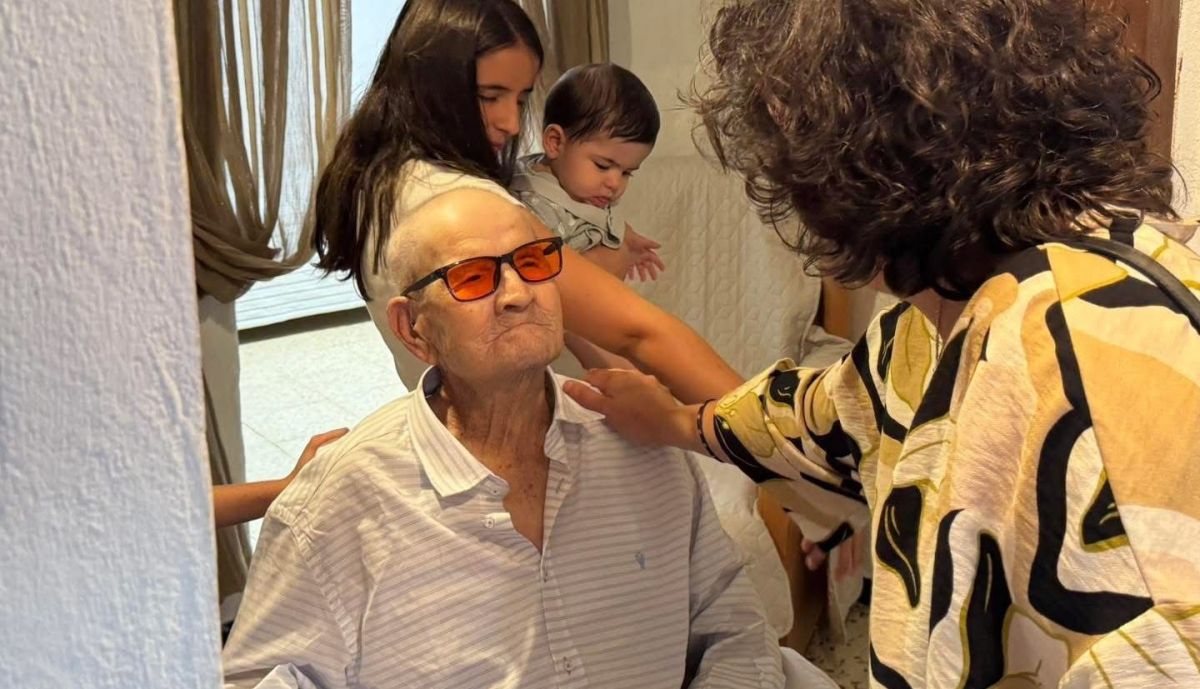 José, durante su cumpleaños, al que acudió la alcaldesa.