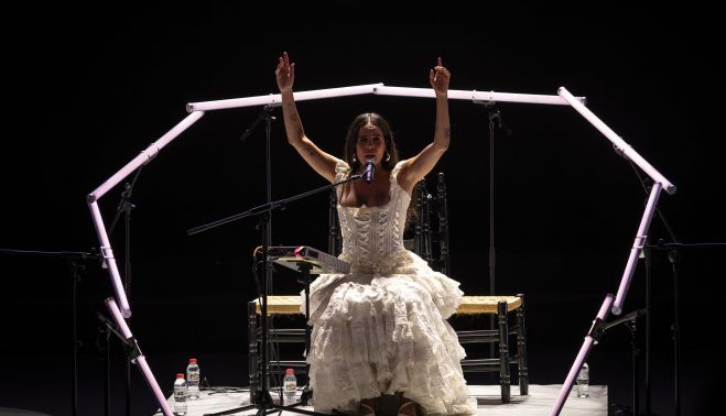 La cantaora jiennense Ángeles Toledado abría el espectáculo 'Resetando' con fragmentos de su disco 'Sangre Sucía' en el festival Flamenco On Fire de 2025.