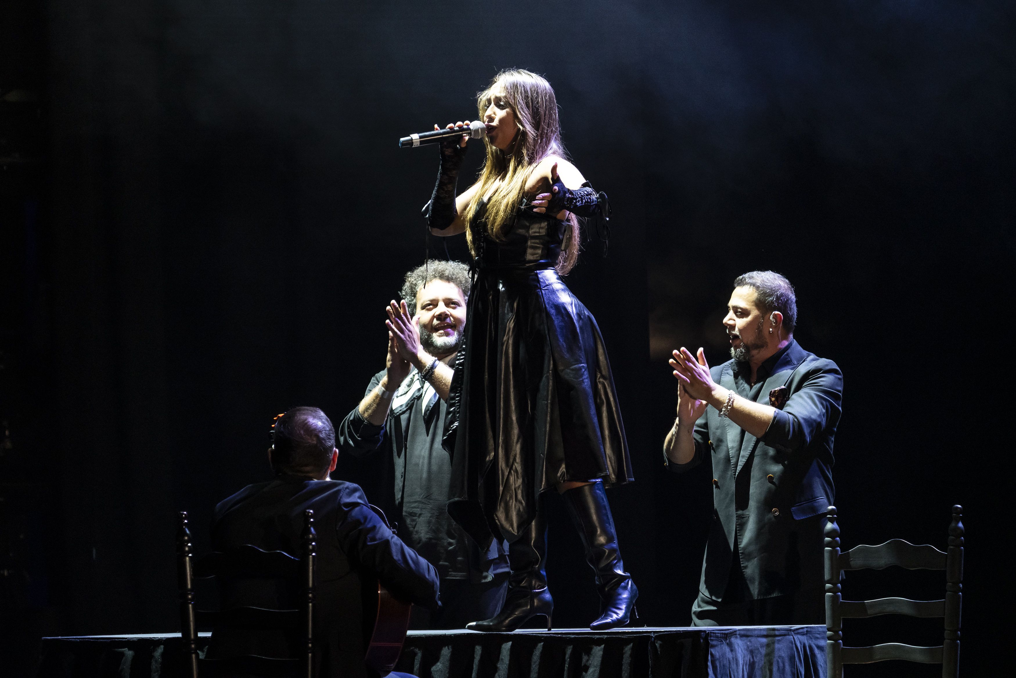 María Terremoto exponía sus inquietudes flamencas a través de su ultimo trabajo discográfico en el espectáculo 'Reseteando' del festival Flamenco On Fire de 2025.