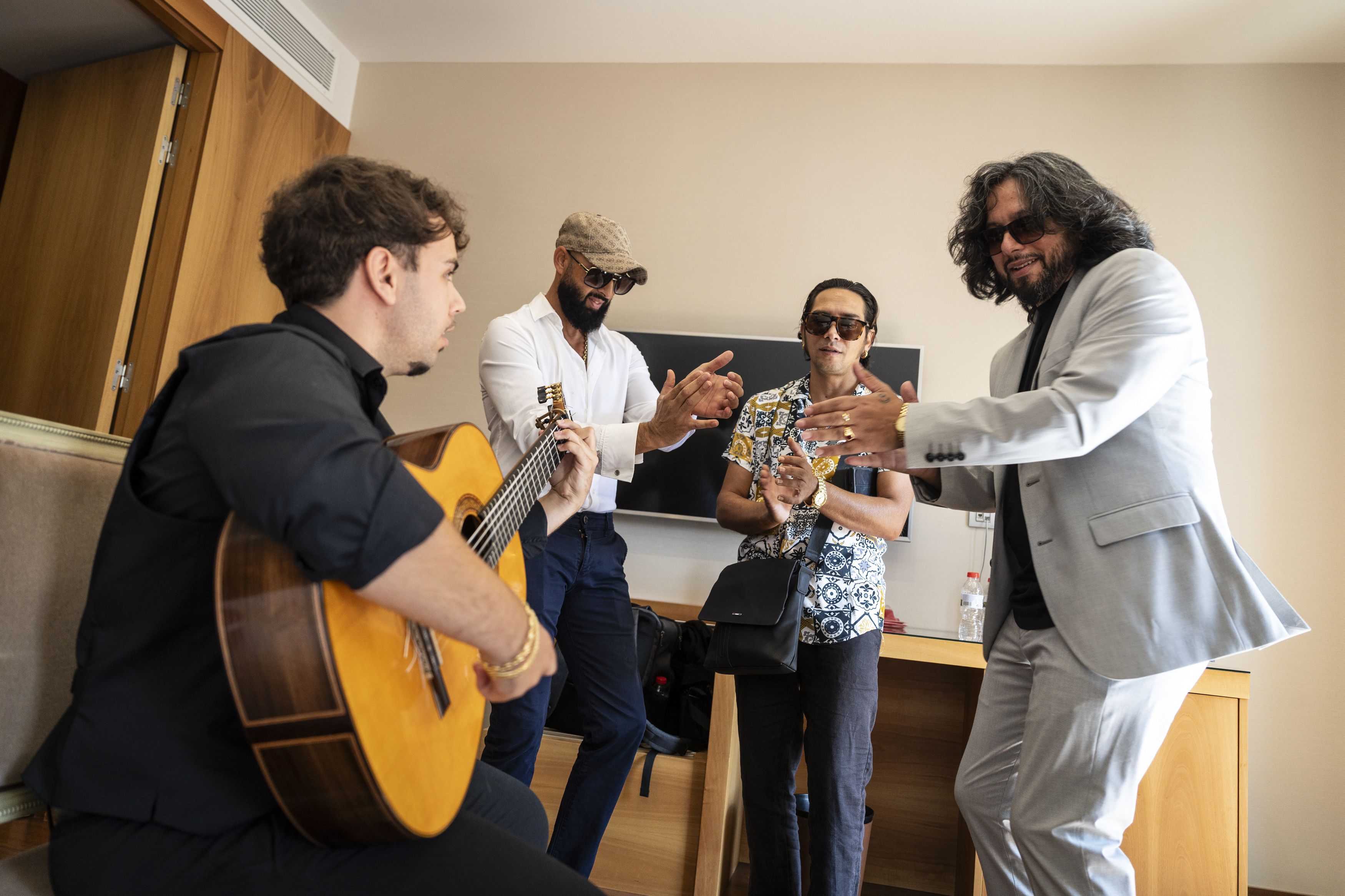 Antonio Gómez 'El Turry' momentos antes de salir al balcón del Hotel La Perla.