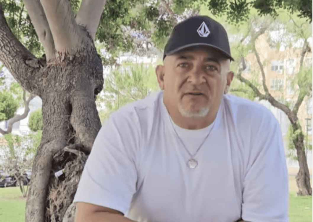 Sergio, vendedor de la ONCE de San Fernando, que visibiliza la inclusión a través del deporte. Sergio, vendedor de la ONCE de San Fernando, que visibiliza la inclusión a través del deporte.