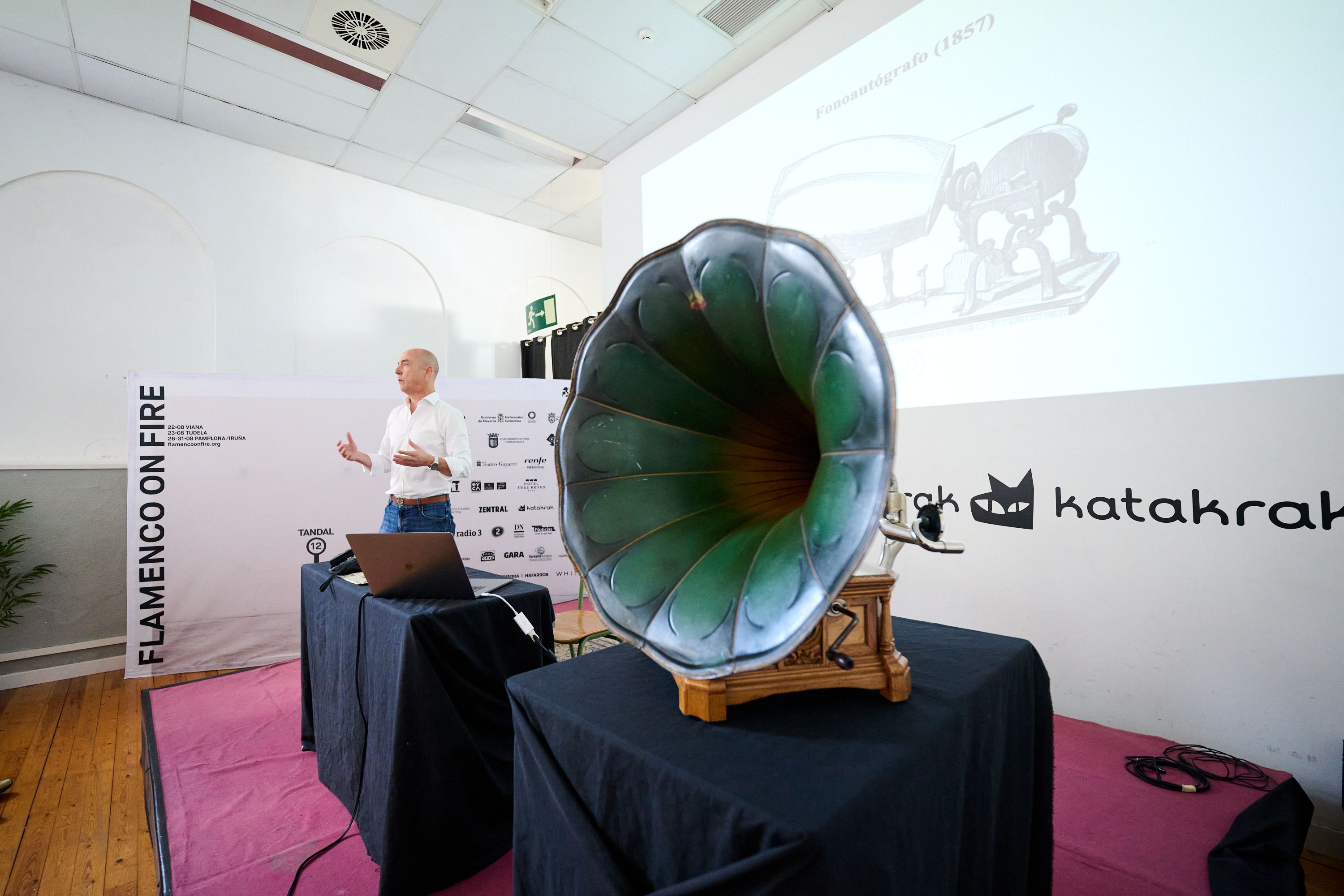 Carlos Martín Ballester recorría los orígenes sonoros del flamenco, desde el fonoautógrafo hasta la gramola.