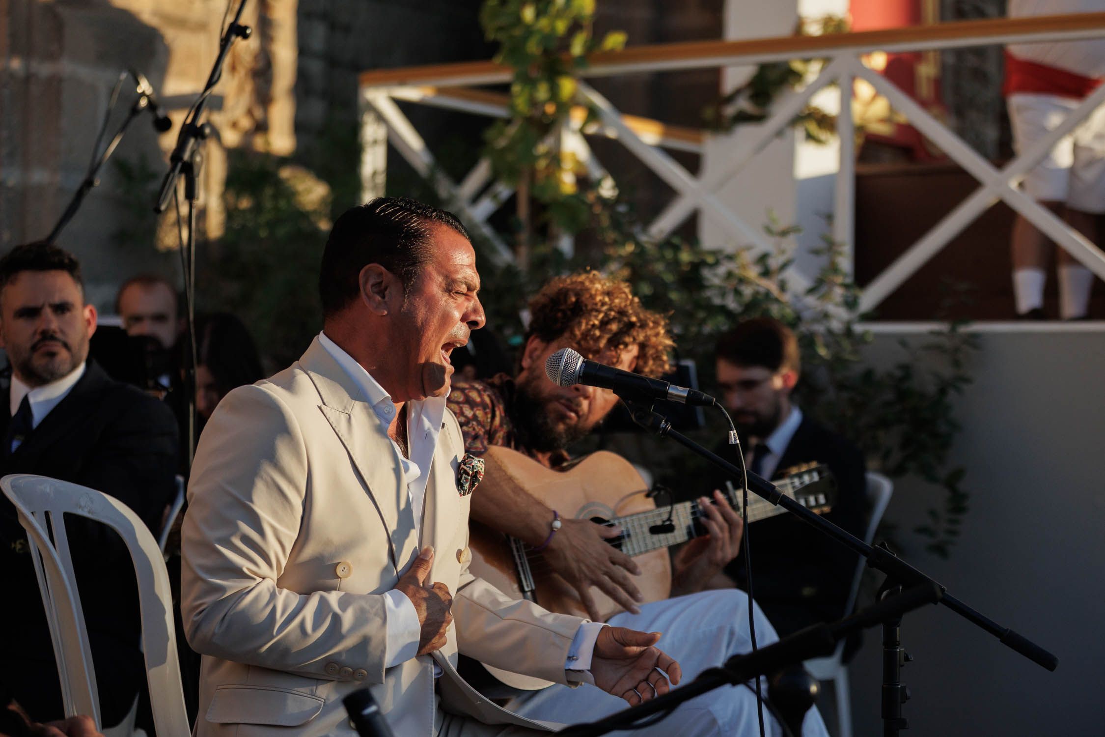 ‘El Mijita’ con Pepe del Morao al fondo a la guitarra, en la Pisa de la Uva de este martes.