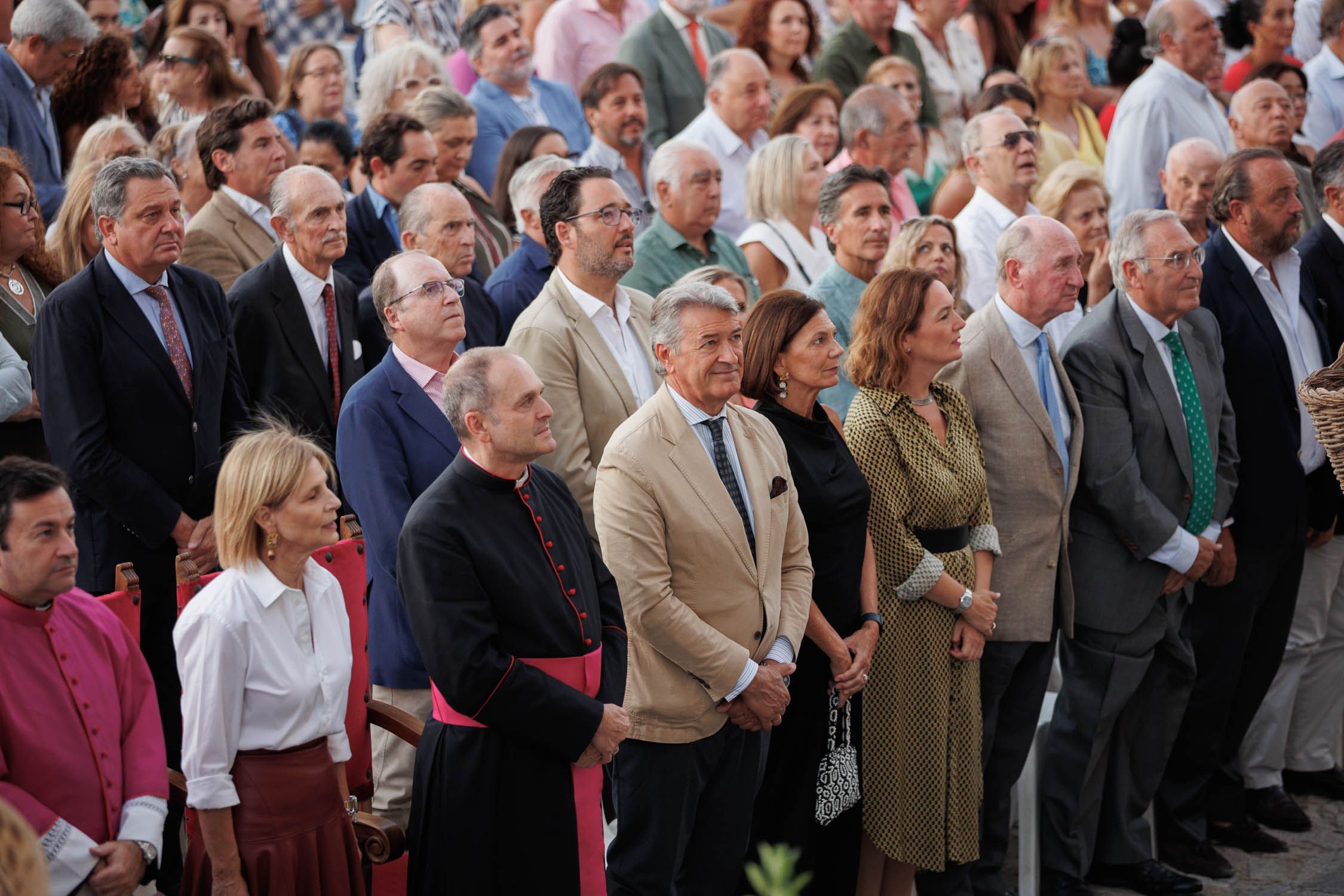 César Saldaña en primer fila del acto