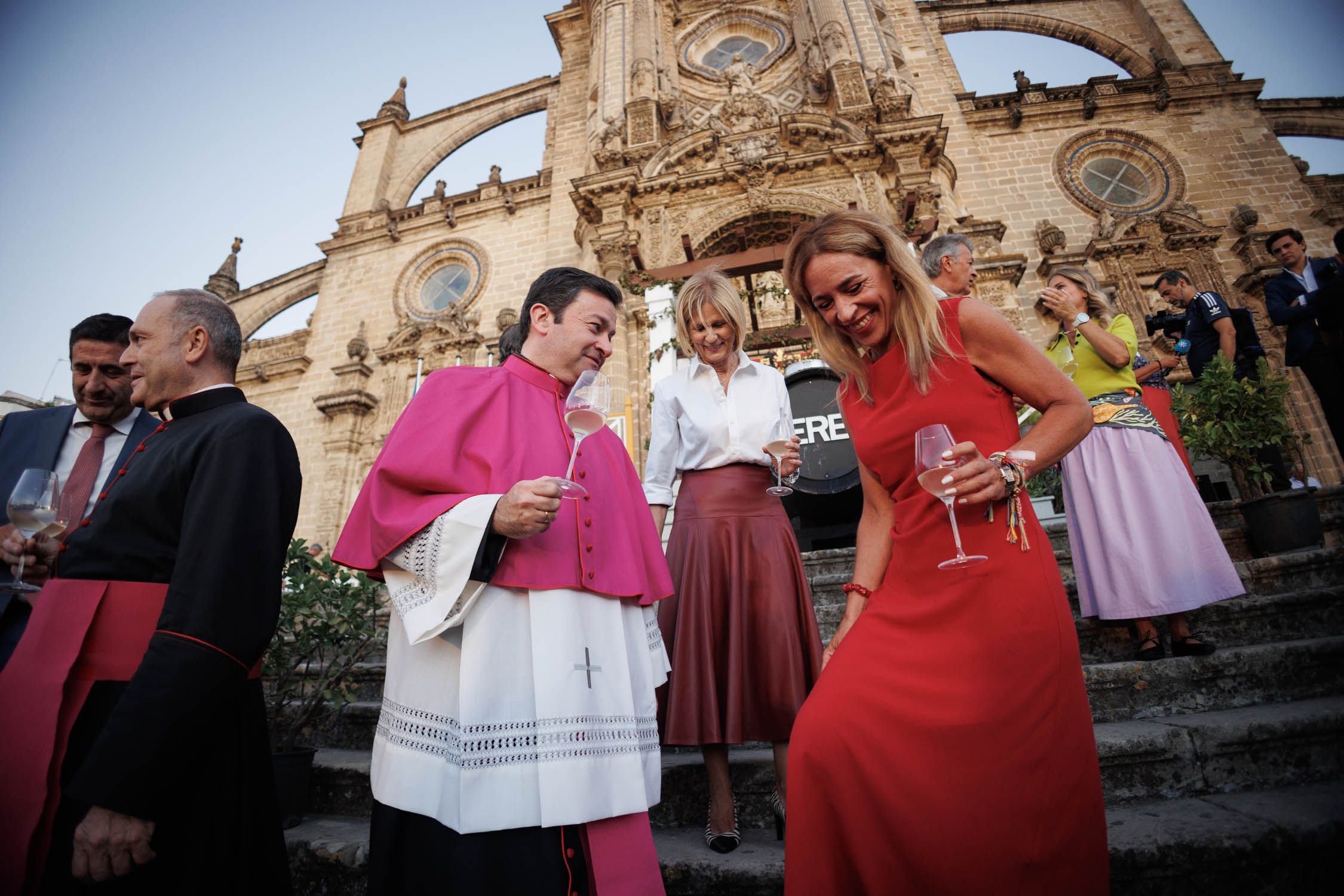 El deán de la Catedral, la alcaldesa de Jerez y la presidenta de Diputación