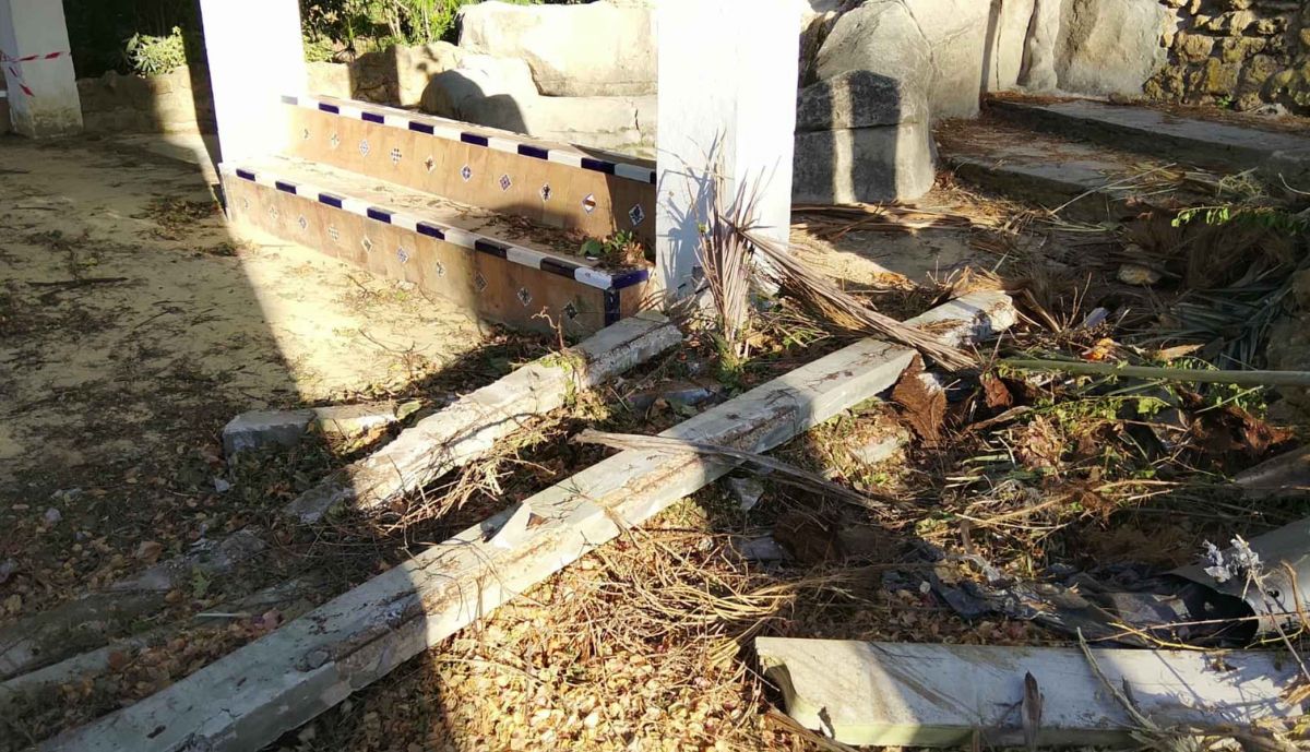 Dos días después, seguían sin retirarse los desperfectos.