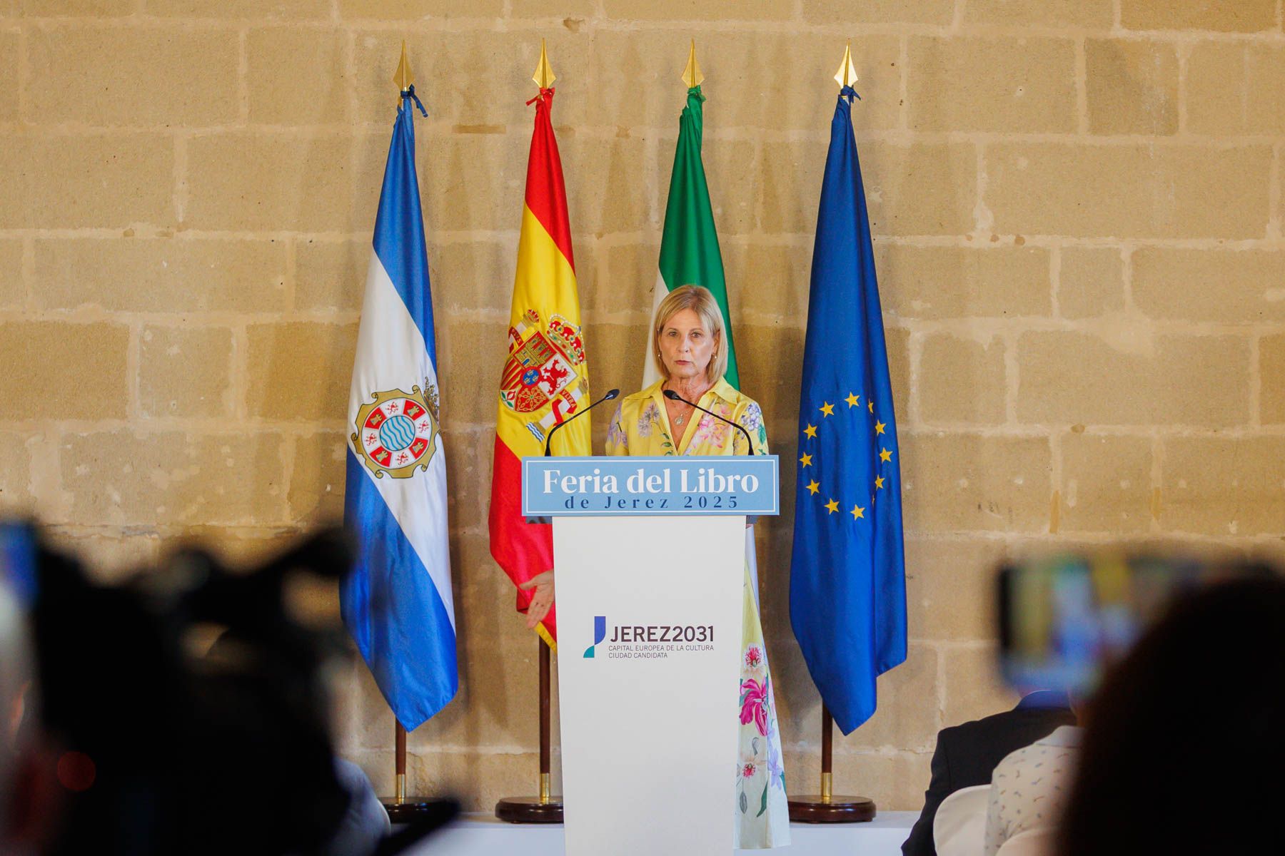 María Jos-e García-Pelayo presentando la Feria del Libro.