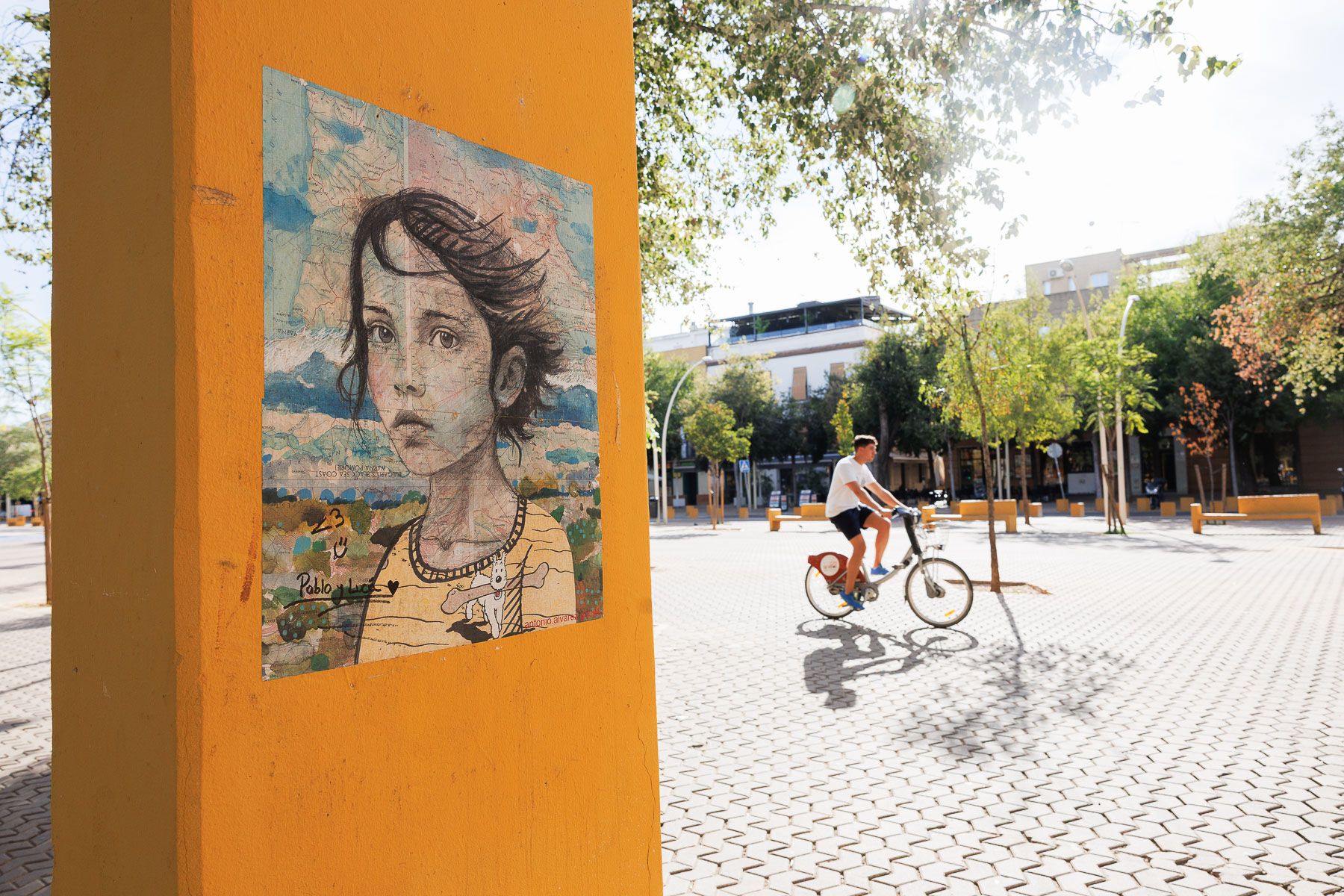 La Alameda de Hércules, primer jardín urbano en toda Europa, ha abrazado las expresiones artísticas a lo largo de su historia.