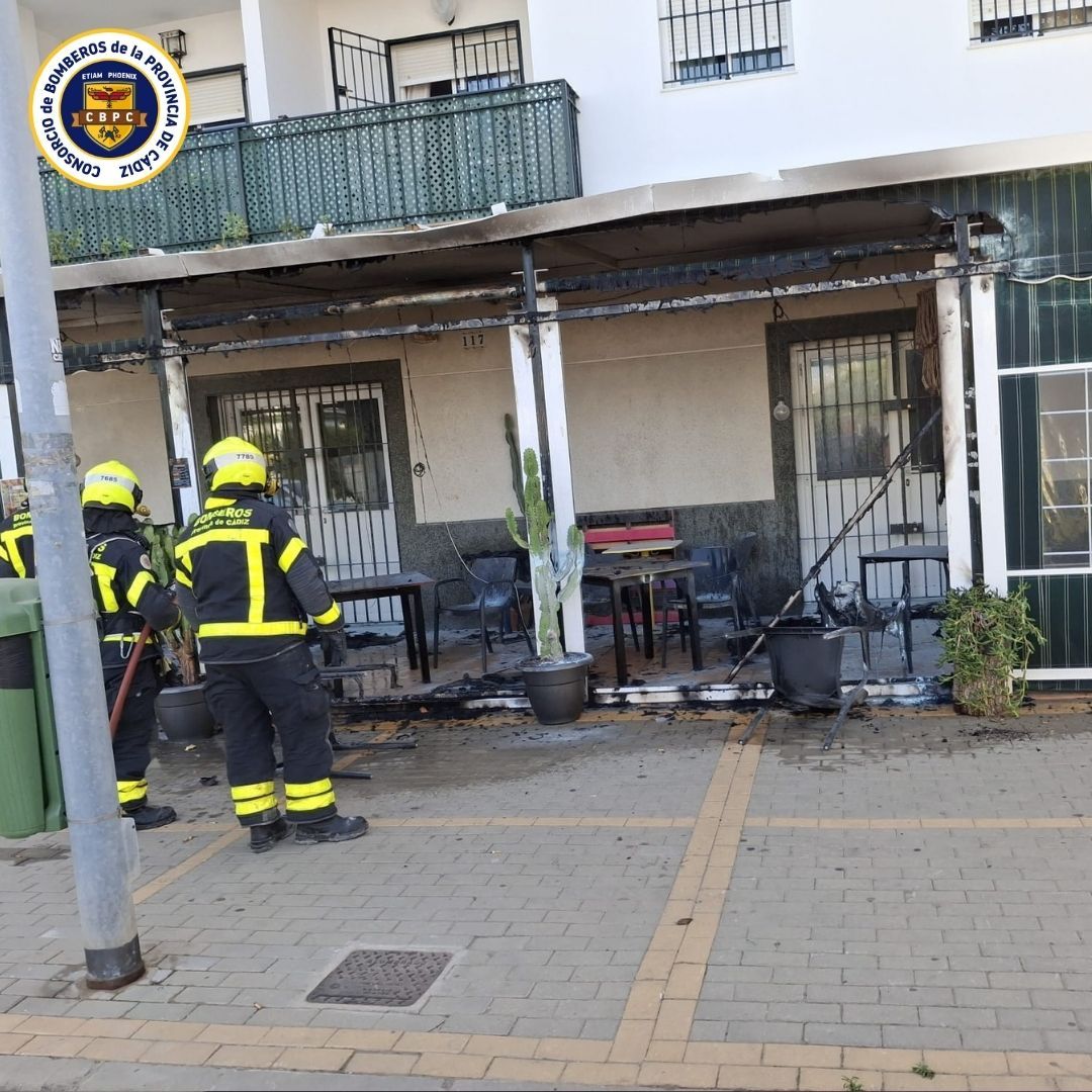 A la llegada de los bomberos, el fuego estaba extinguido. jpeg