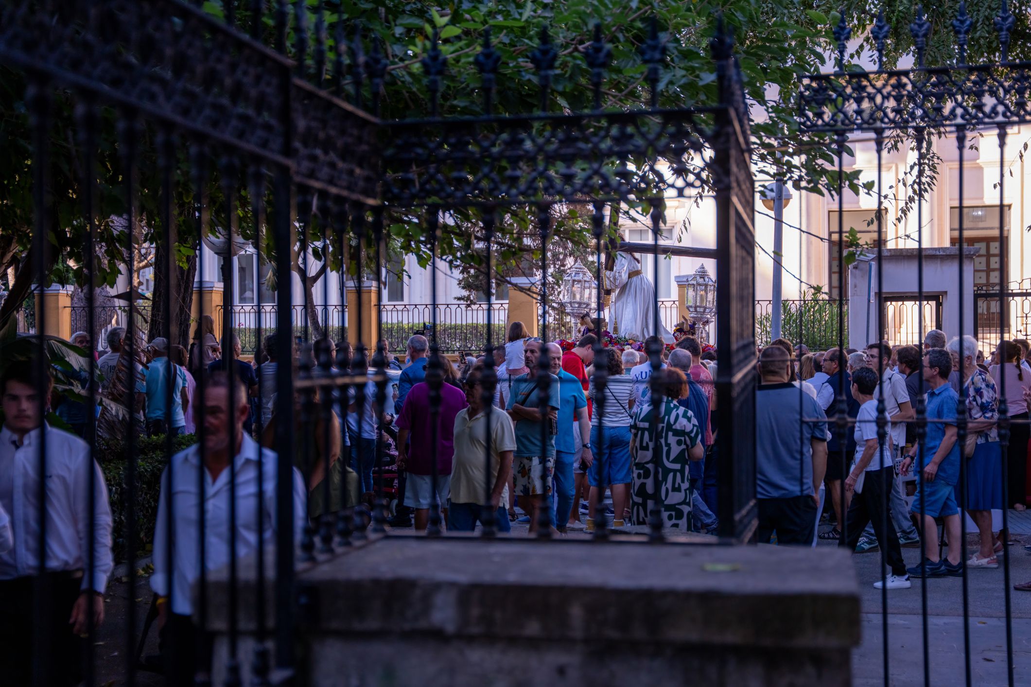 El Nazareno ante la reja de San Severiano: la puerta que no se abrió