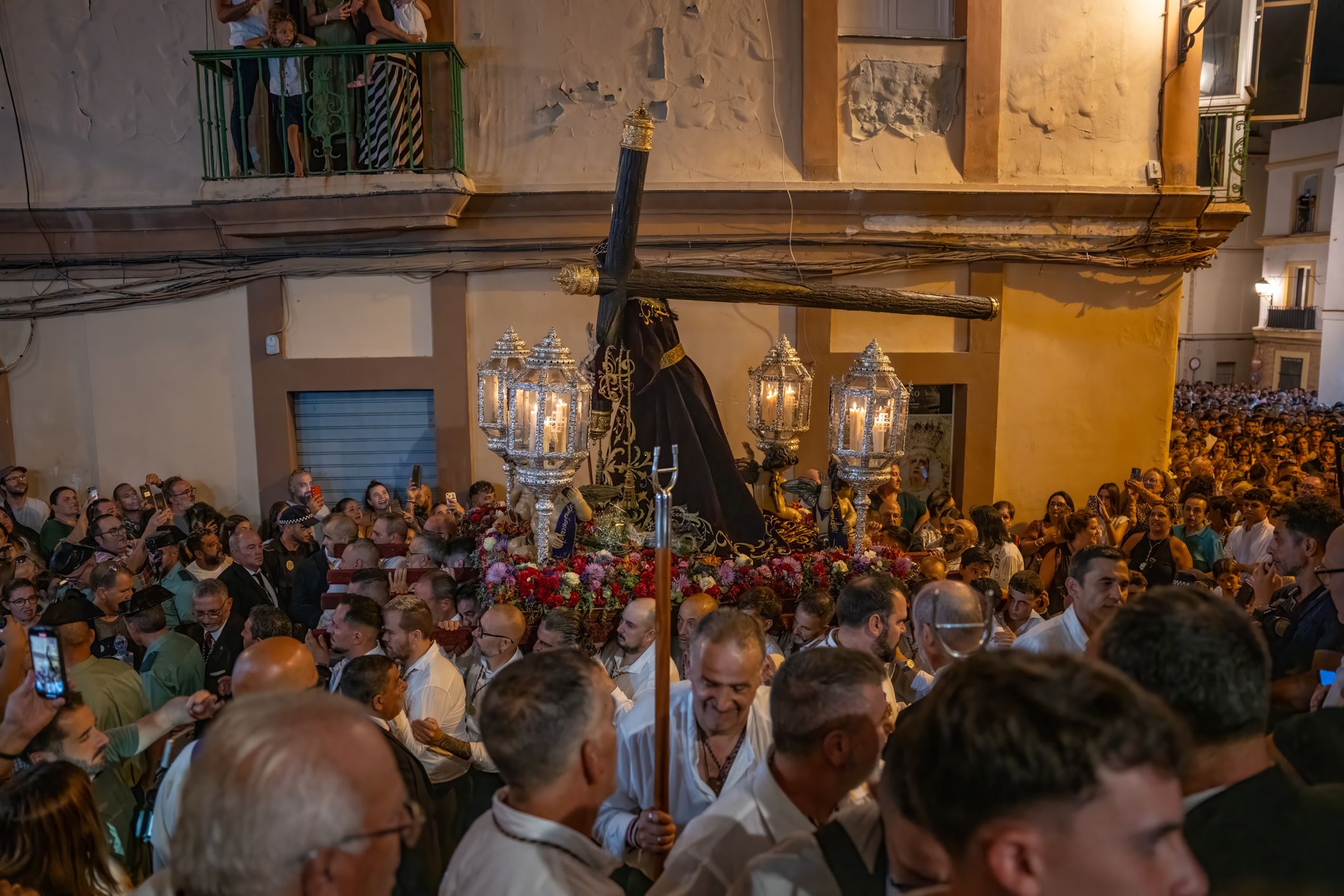 El Nazareno, entre multitudes, regresa a Santa María tras su peregrinación extramuros era pasado sábado.