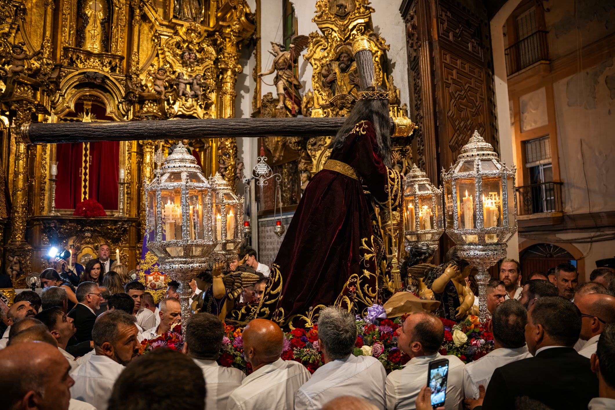 El Nazareno dentro de Santa María finalizando la peregrinación.