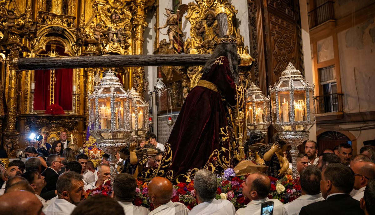 El Nazareno dentro de Santa María finalizando la peregrinación.